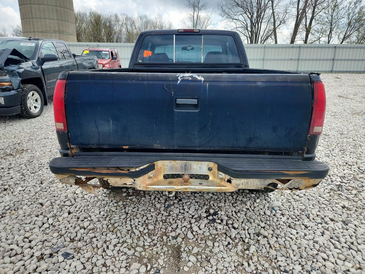 1998 Gmc Sierra K1500 White vin: 2GTEK19R7W1542555