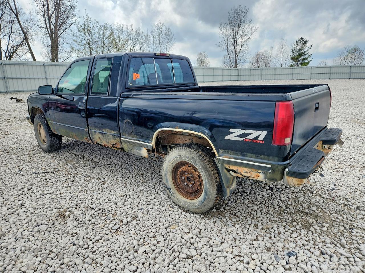 1998 Gmc Sierra K1500 White vin: 2GTEK19R7W1542555