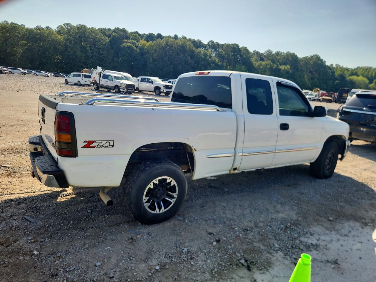 2002 Gmc New Sierra K1500 White vin: 2GTEK19T021343417