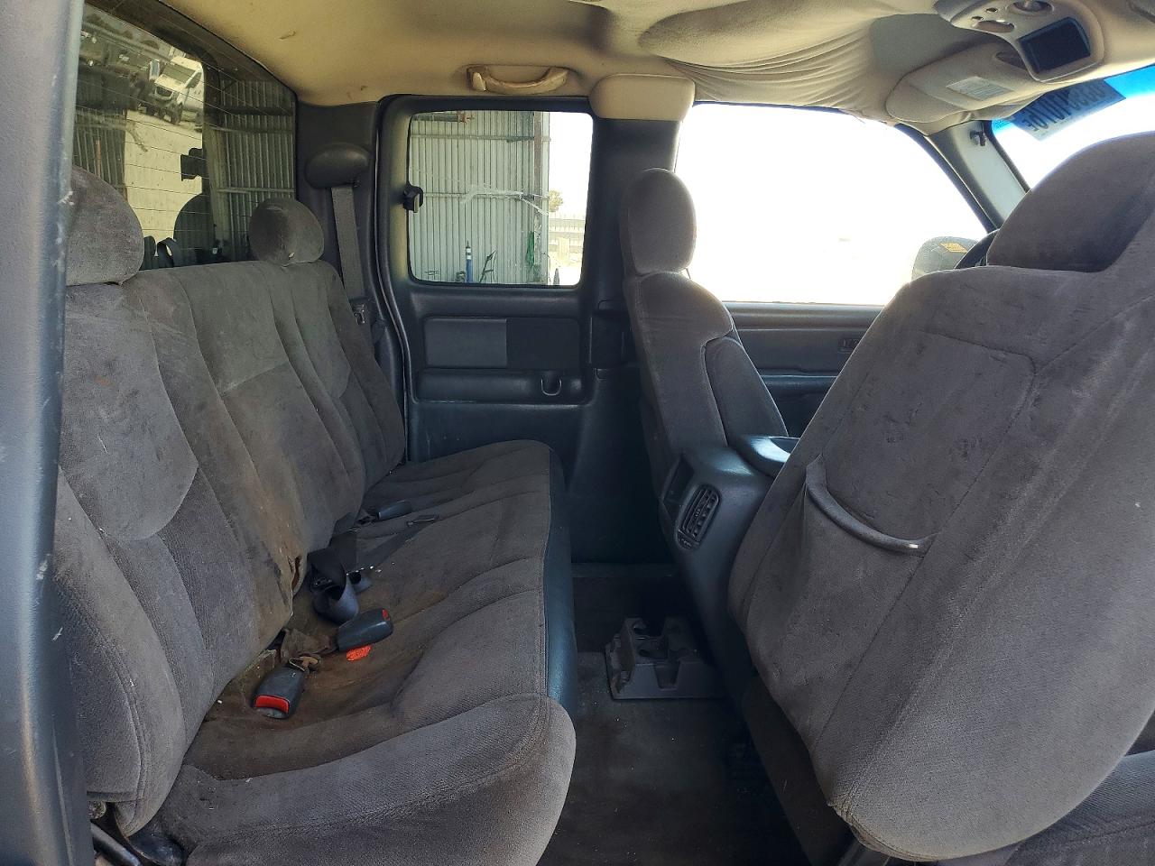 2004 Gmc New Sierra K1500 Silver vin: 2GTEK19T241205560