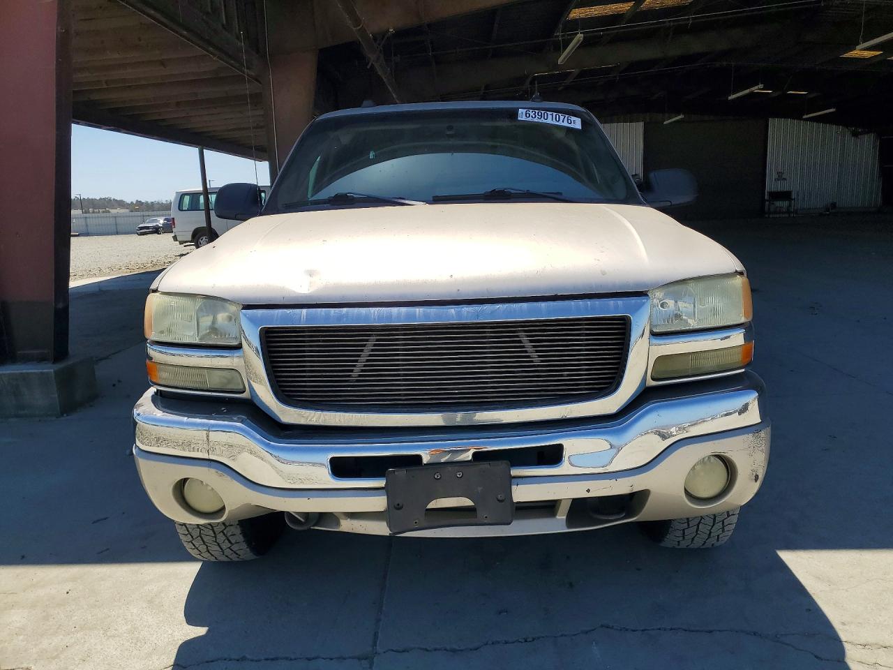 2004 Gmc New Sierra K1500 Silver vin: 2GTEK19T241205560