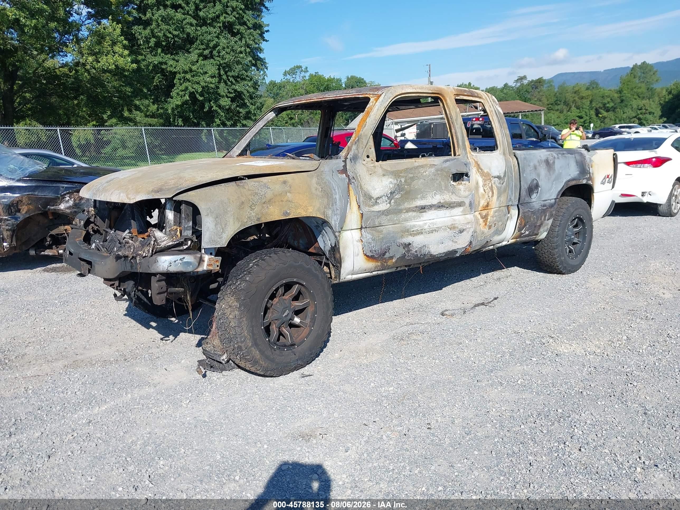 2004 Gmc Sierra 1500 White vin: 2GTEK19T341137916