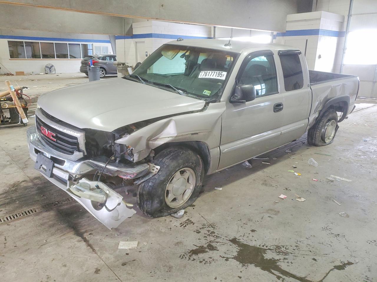 2004 Gmc New Sierra K1500 Silver vin: 2GTEK19T541253067