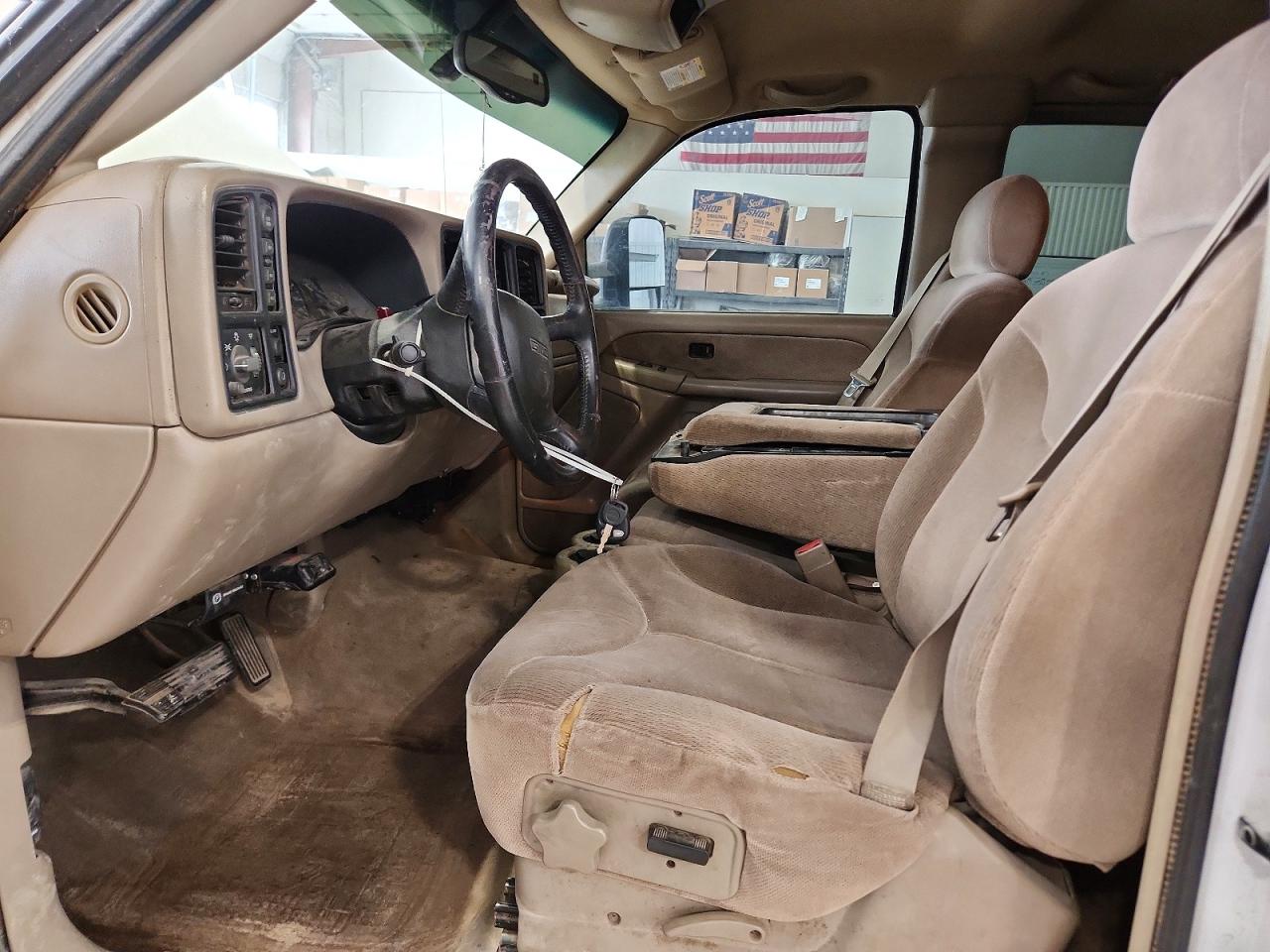 2002 Gmc New Sierra K1500 White vin: 2GTEK19T821205317