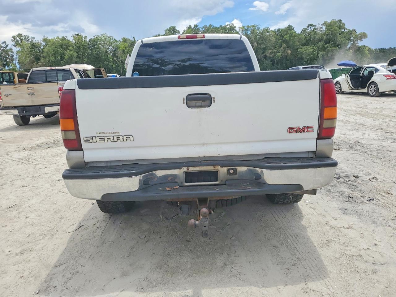 2002 Gmc New Sierra K1500 White vin: 2GTEK19T821345108