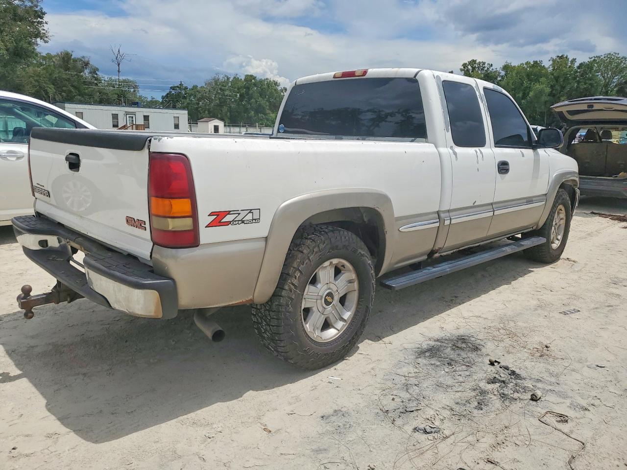 2002 Gmc New Sierra K1500 White vin: 2GTEK19T821345108