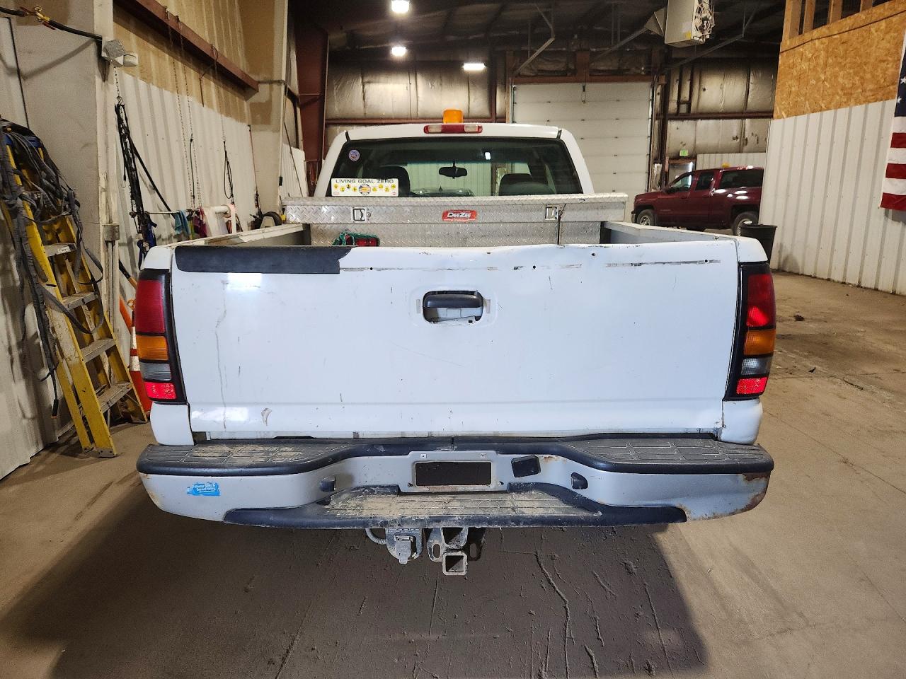 2006 Gmc New Sierra K1500 White vin: 2GTEK19V061102206