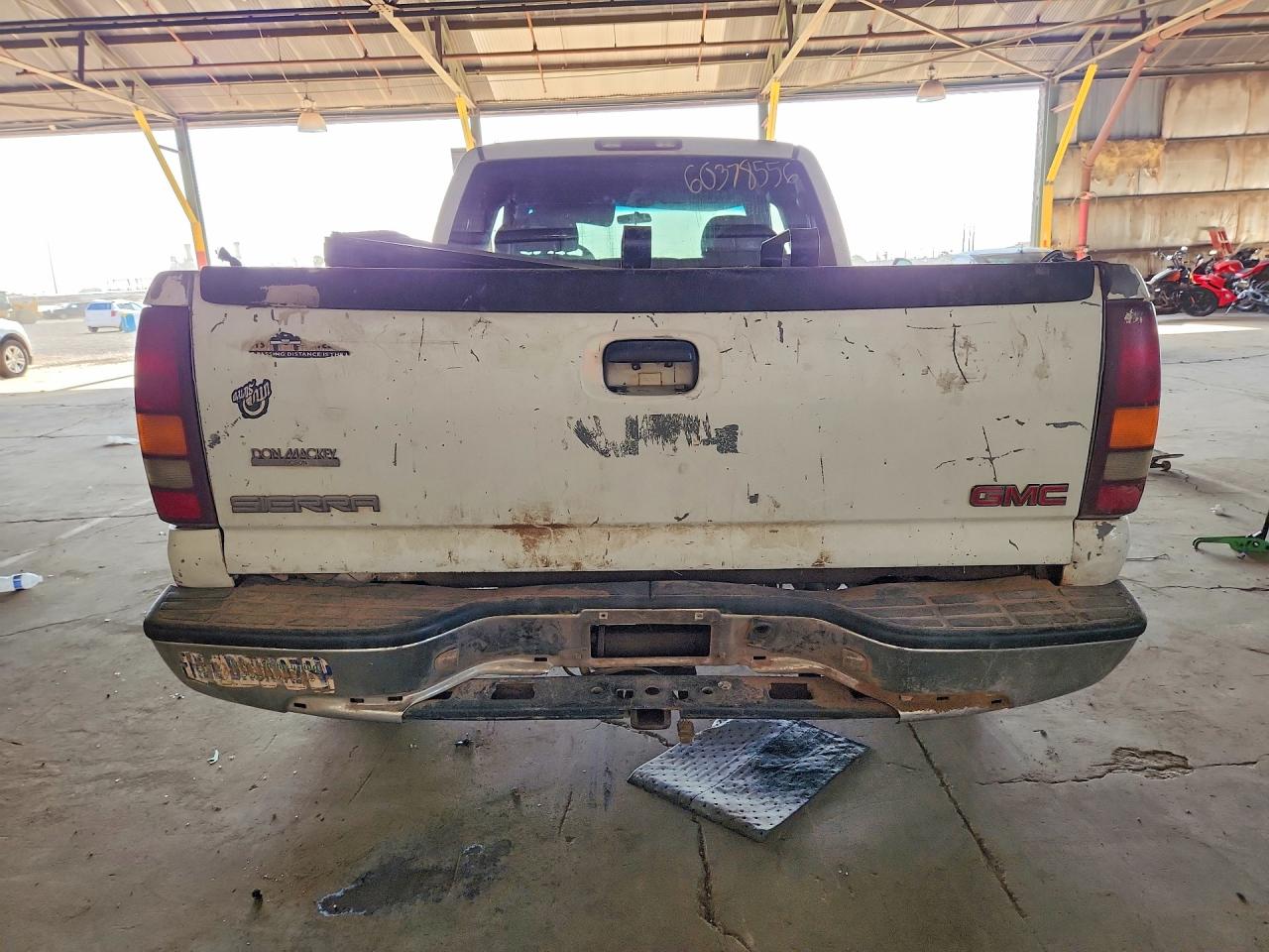 2001 Gmc New Sierra K1500 White vin: 2GTEK19V711385907