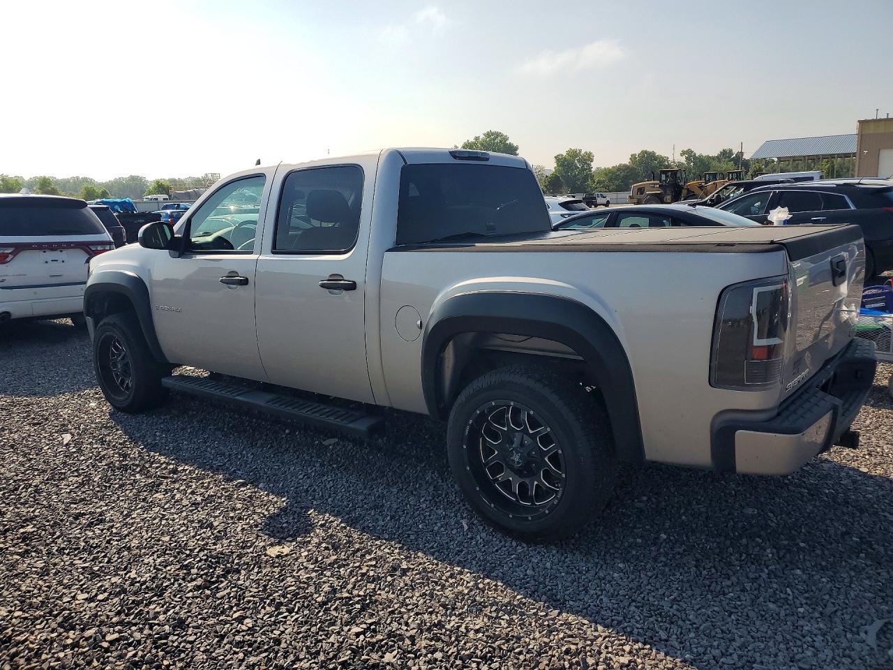 2007 Gmc New Sierra Denali Silver vin: 2GTEK638071683188