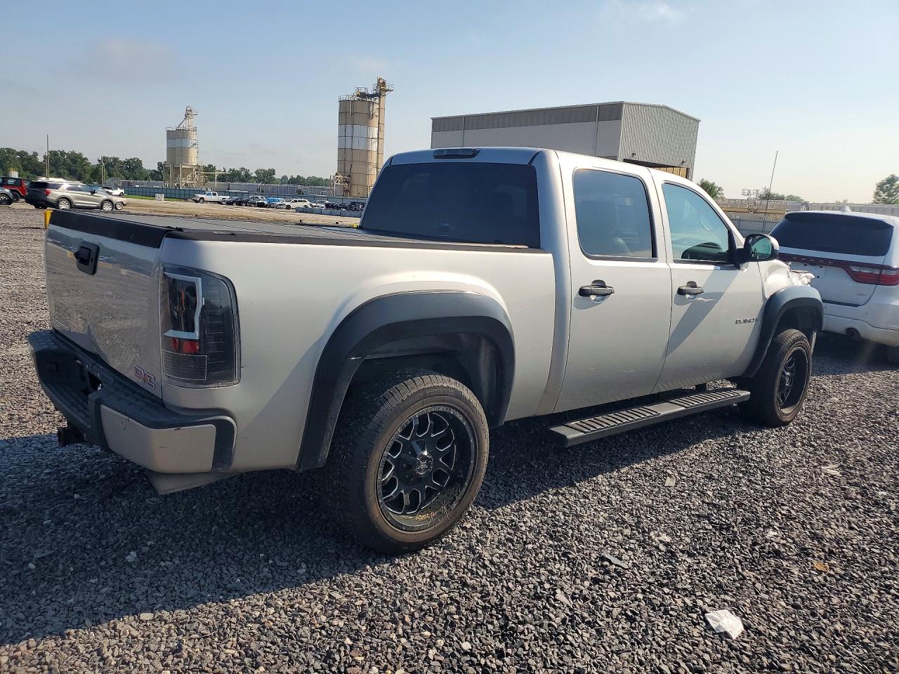 2007 Gmc New Sierra Denali Silver vin: 2GTEK638071683188