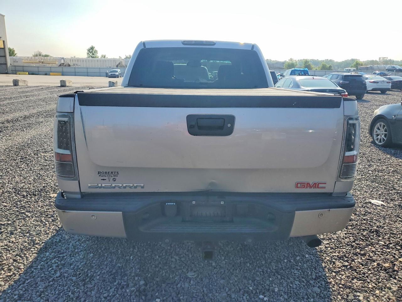 2007 Gmc New Sierra Denali Silver vin: 2GTEK638071683188