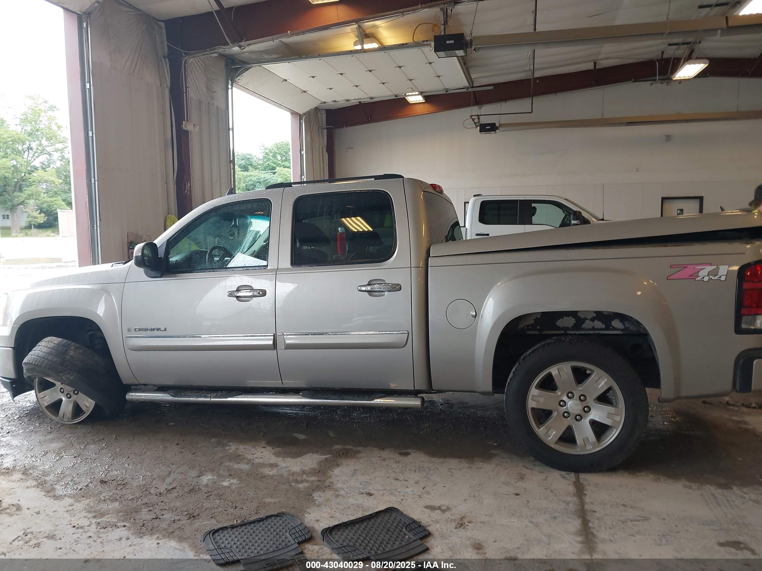 2007 Gmc Sierra 1500 Denali Silver vin: 2GTEK638871707351