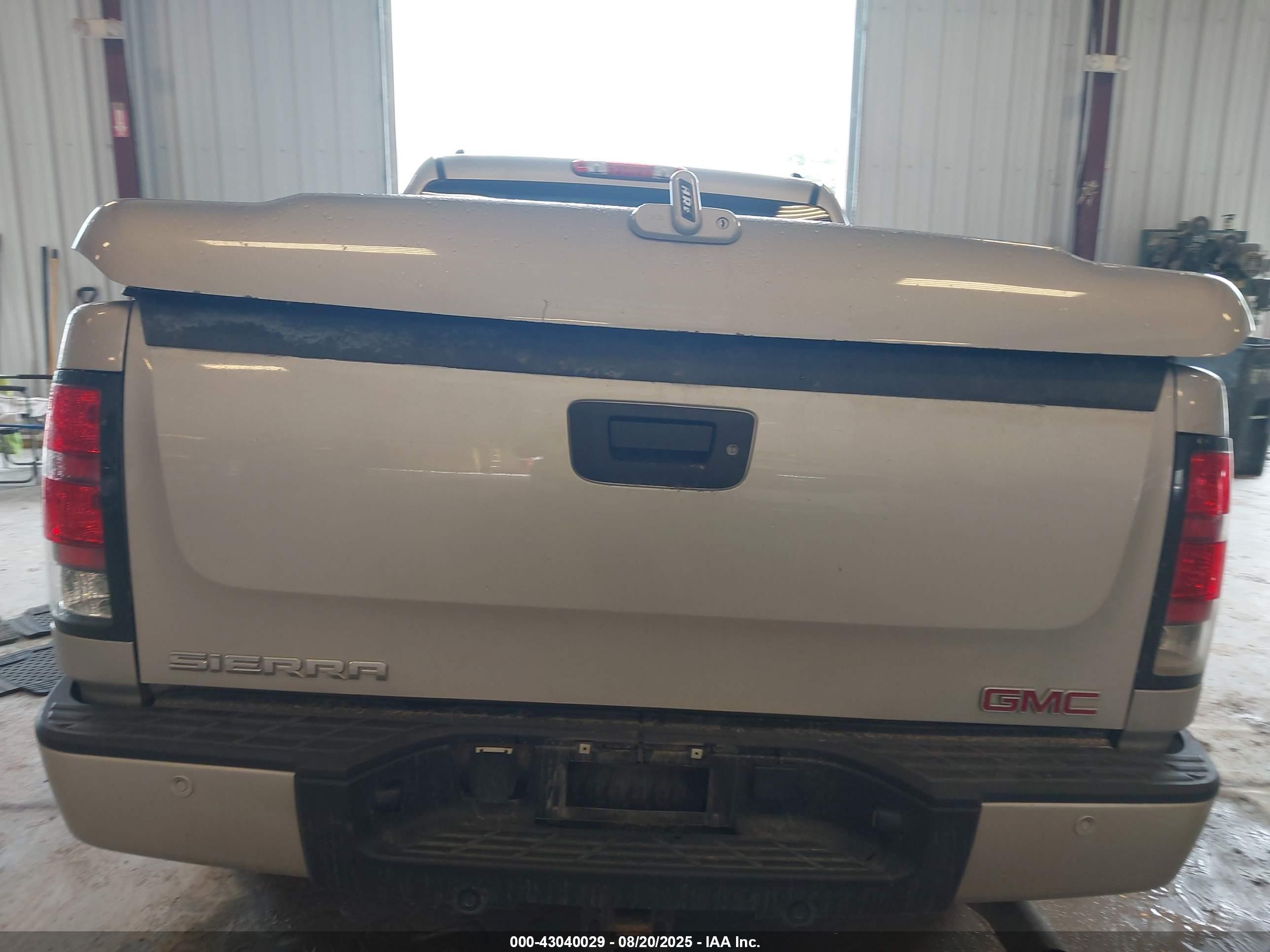 2007 Gmc Sierra 1500 Denali Silver vin: 2GTEK638871707351