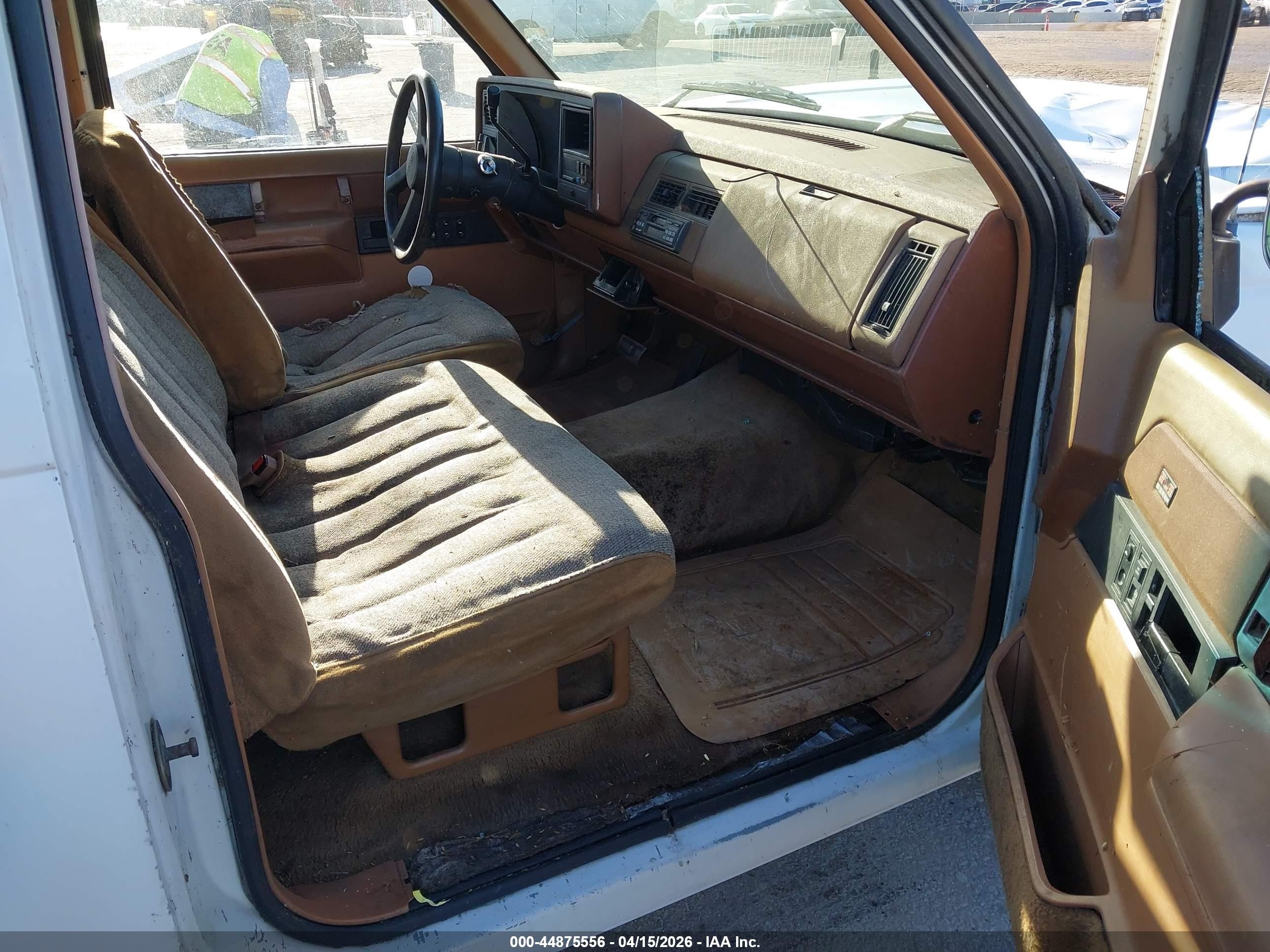 1989 Gmc Sierra C2500 White vin: 2GTFC29K3K1520234