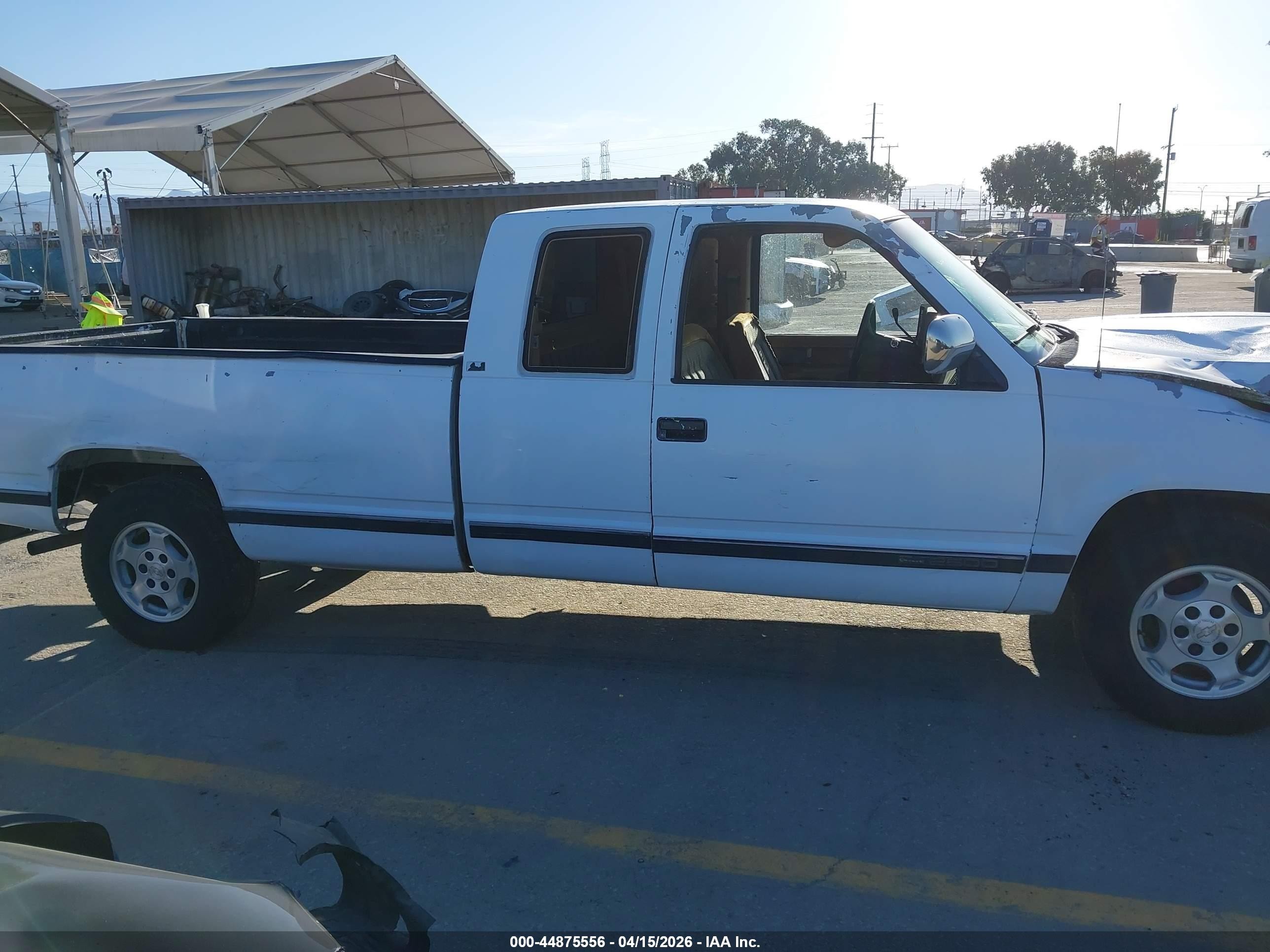 1989 Gmc Sierra C2500 White vin: 2GTFC29K3K1520234