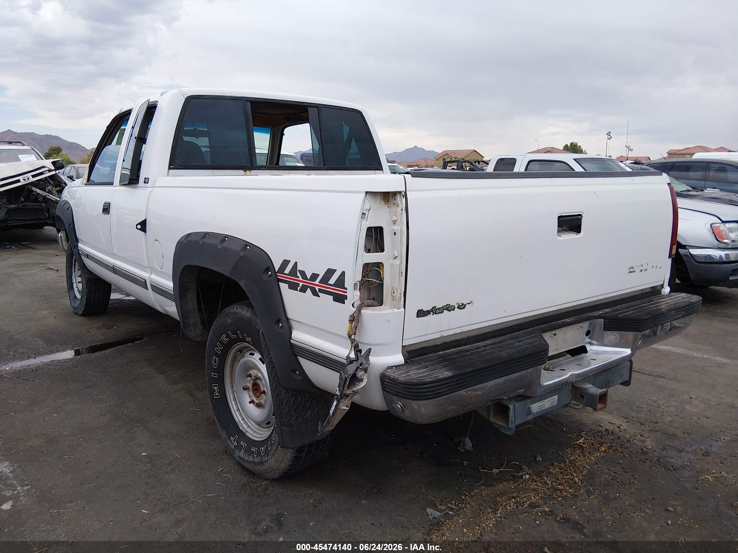 1992 Gmc Sierra K2500 White vin: 2GTFK29K3N1540569