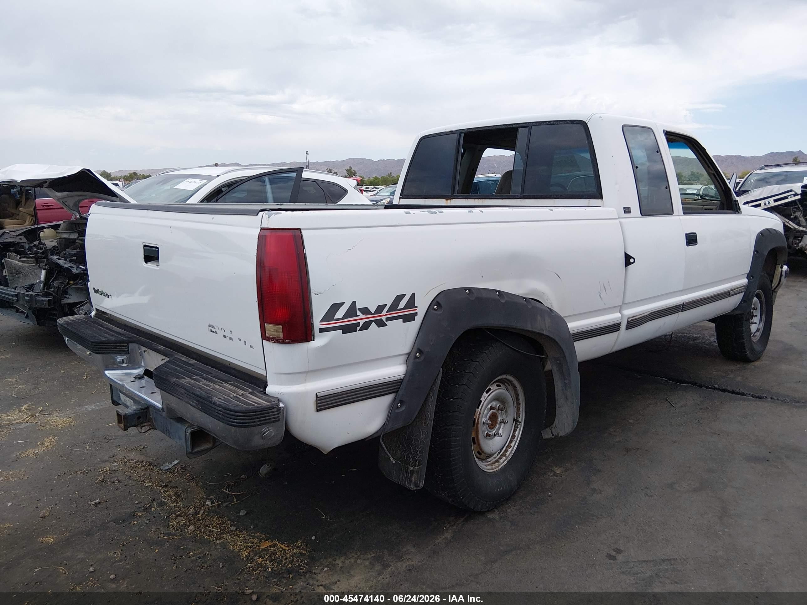 1992 Gmc Sierra K2500 White vin: 2GTFK29K3N1540569