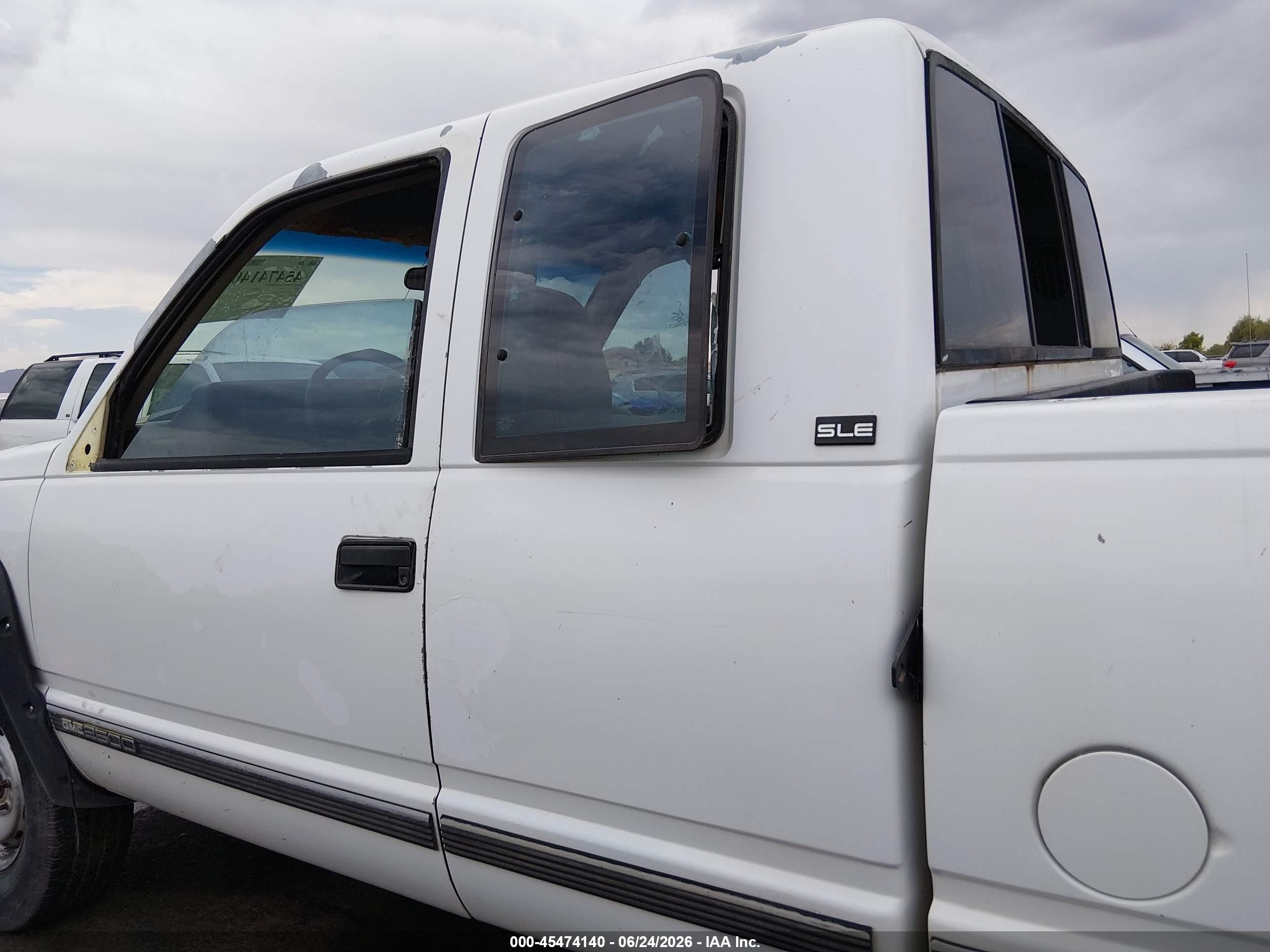 1992 Gmc Sierra K2500 White vin: 2GTFK29K3N1540569