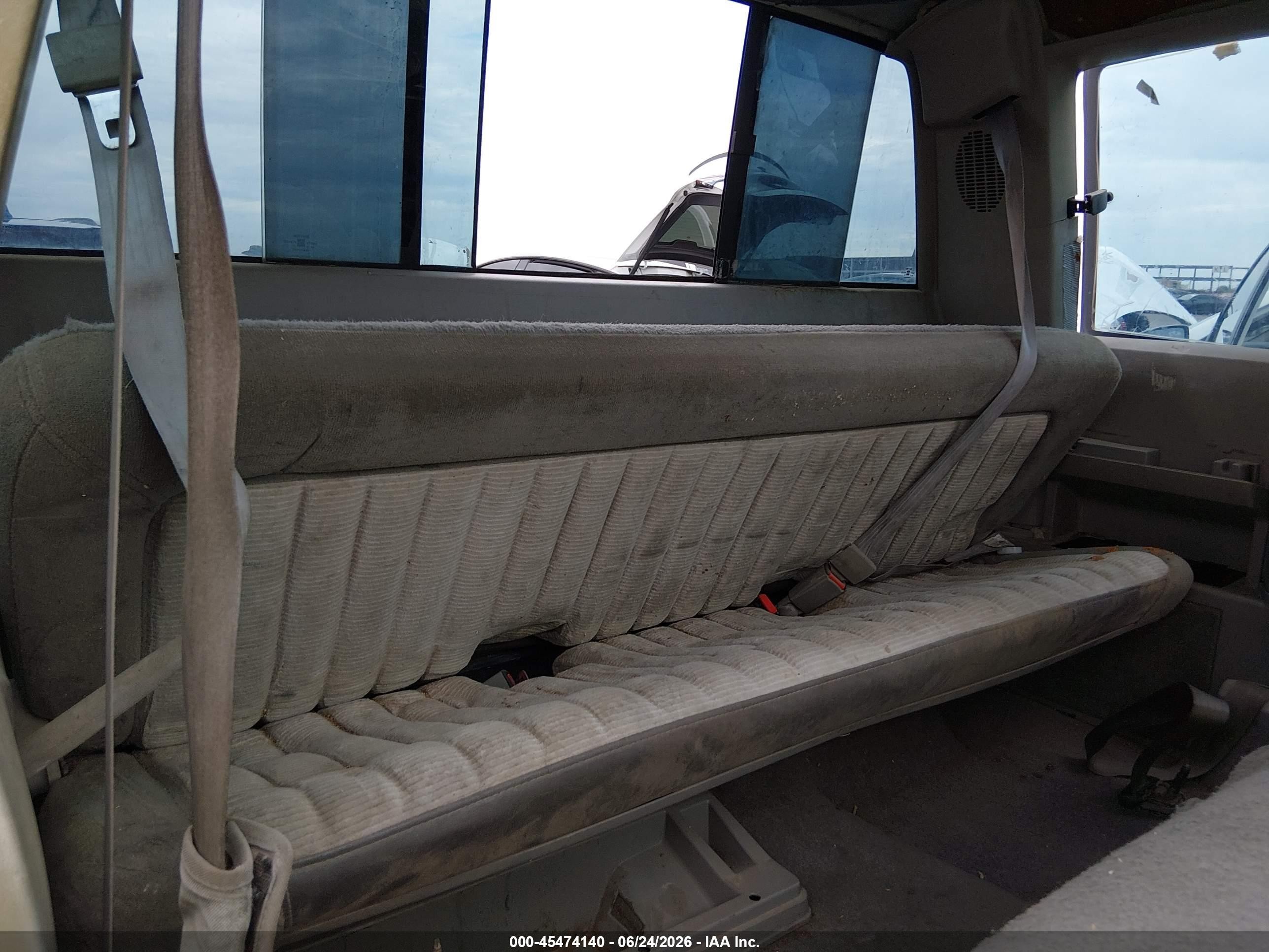 1992 Gmc Sierra K2500 White vin: 2GTFK29K3N1540569