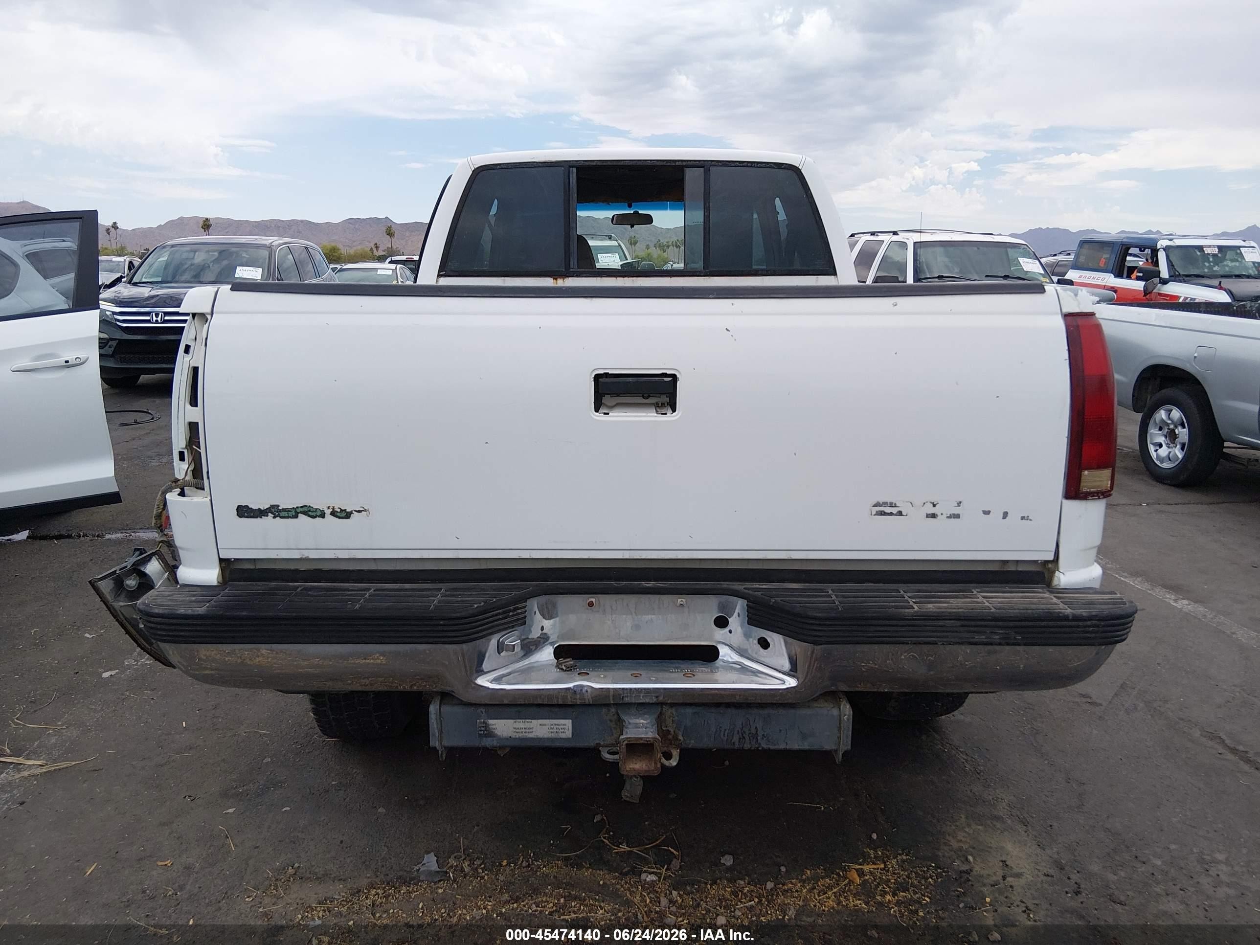 1992 Gmc Sierra K2500 White vin: 2GTFK29K3N1540569