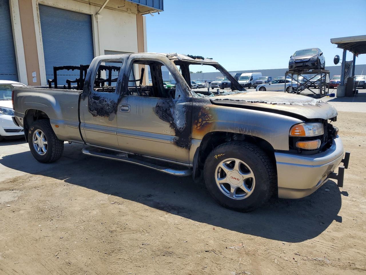 2002 Gmc Sierra K1500 Denali Желто-коричневый vin: 2GTFK69U121304524