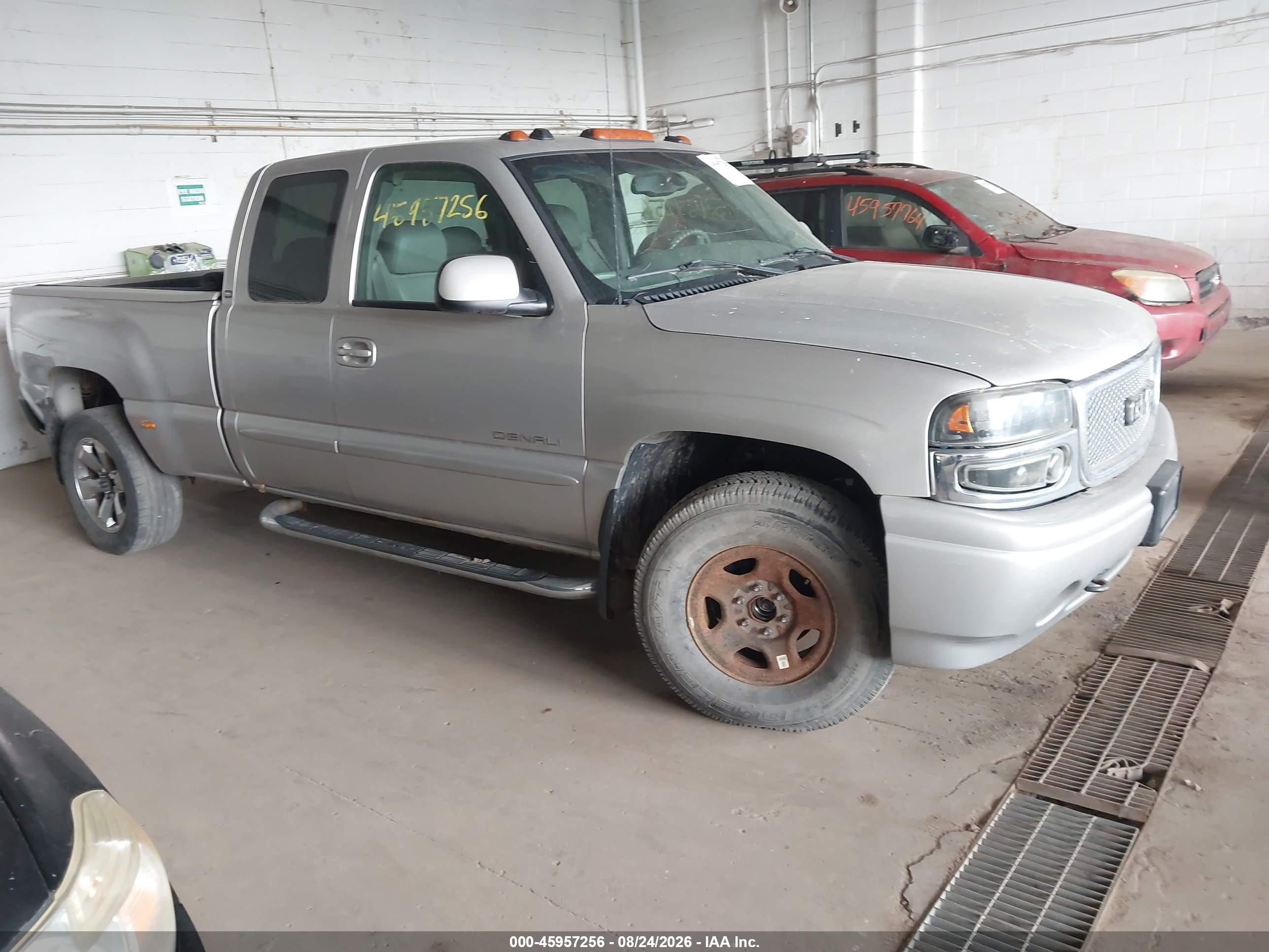 2004 Gmc Sierra 1500 Denali Серебряный vin: 2GTFK69UX41157588