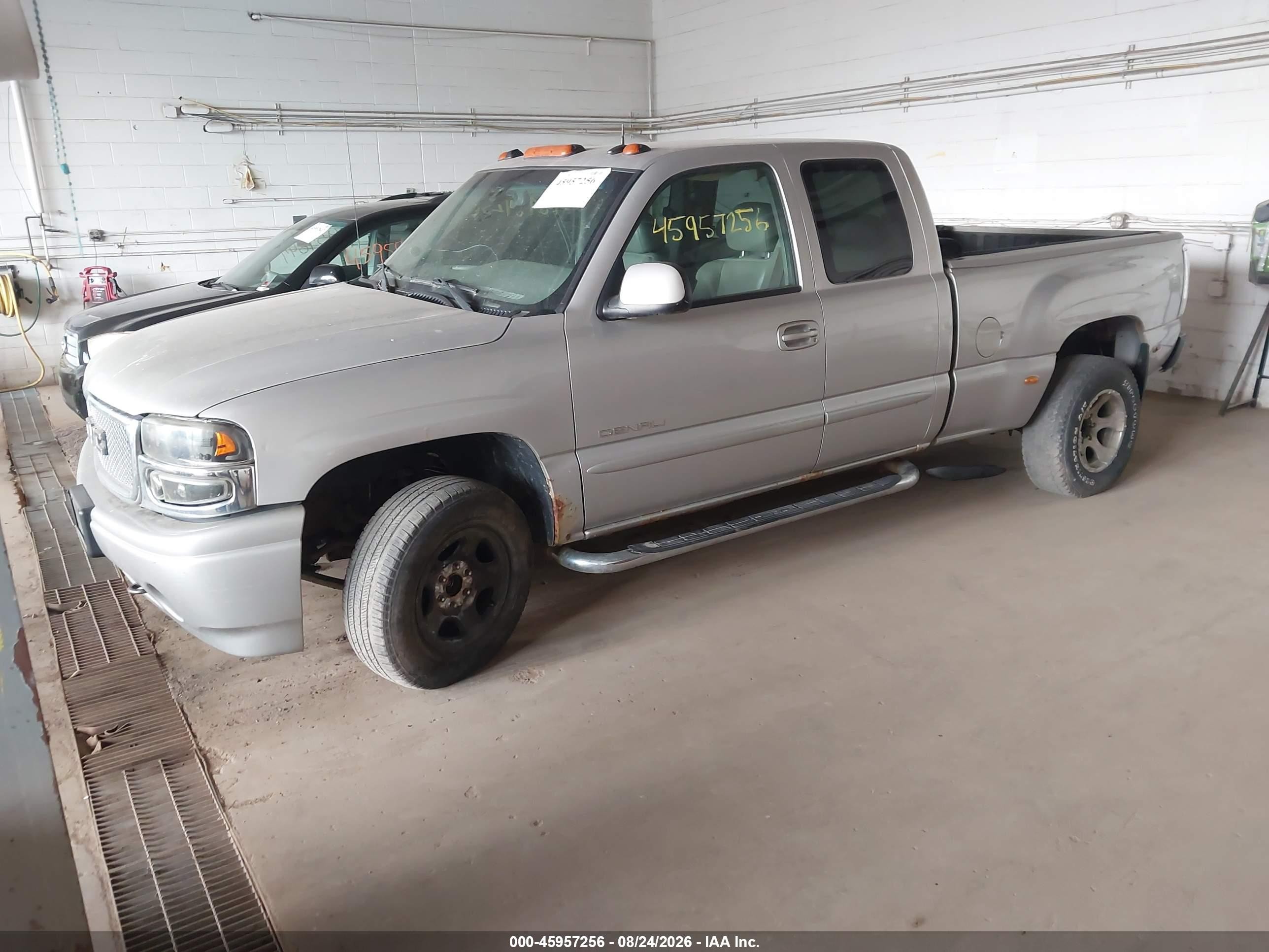 2004 Gmc Sierra 1500 Denali Серебряный vin: 2GTFK69UX41157588