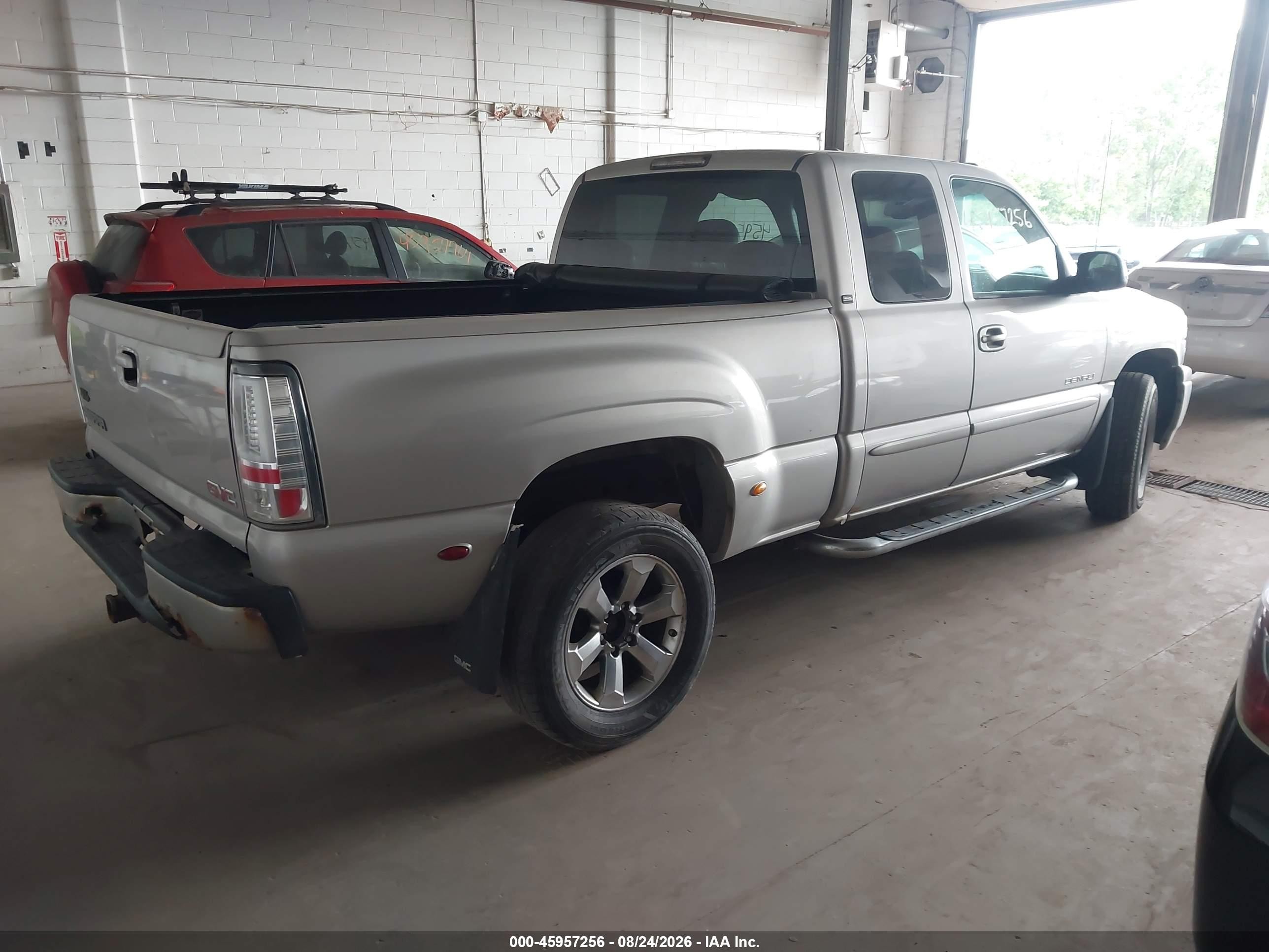 2004 Gmc Sierra 1500 Denali Серебряный vin: 2GTFK69UX41157588