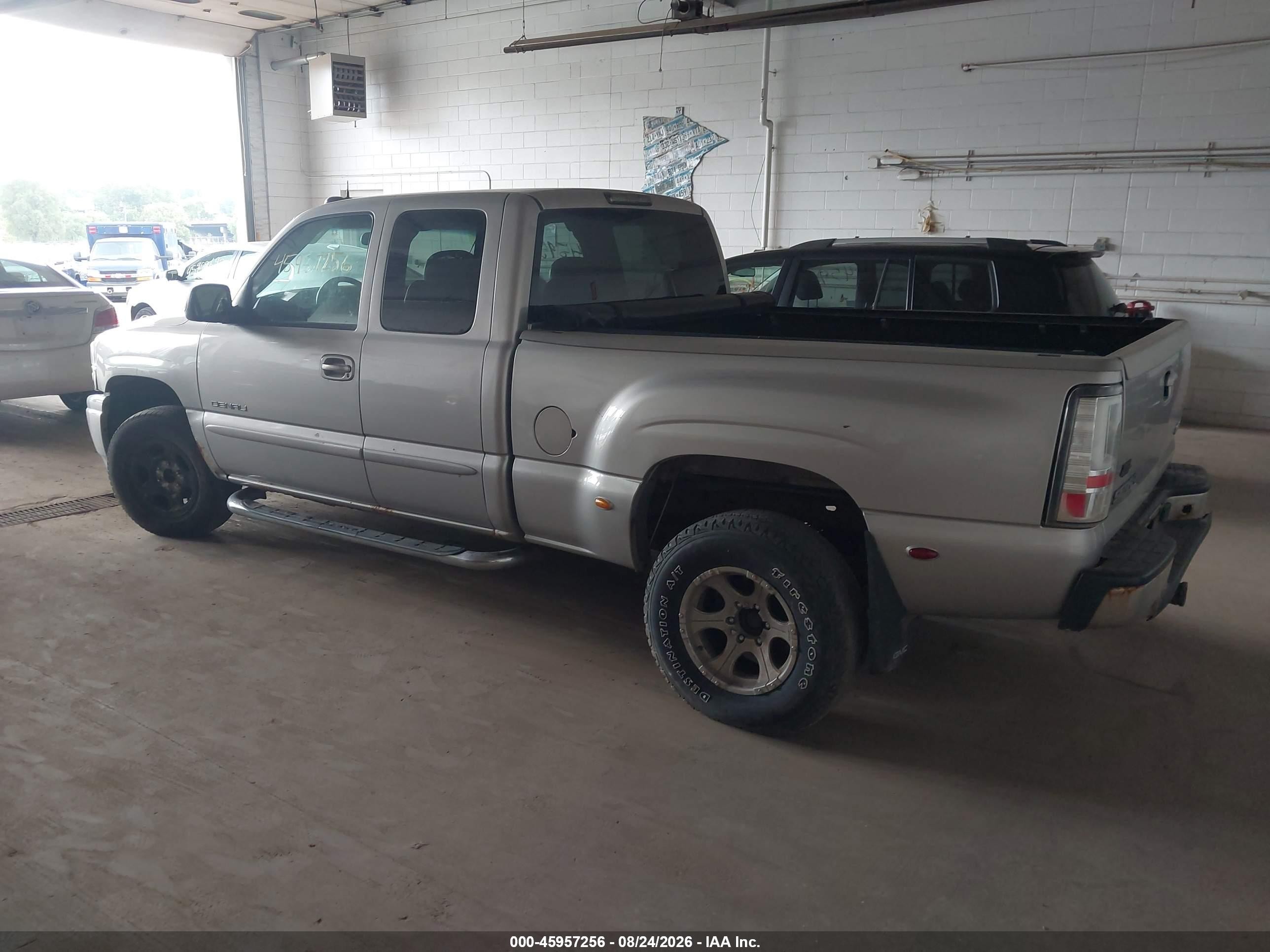 2004 Gmc Sierra 1500 Denali Серебряный vin: 2GTFK69UX41157588