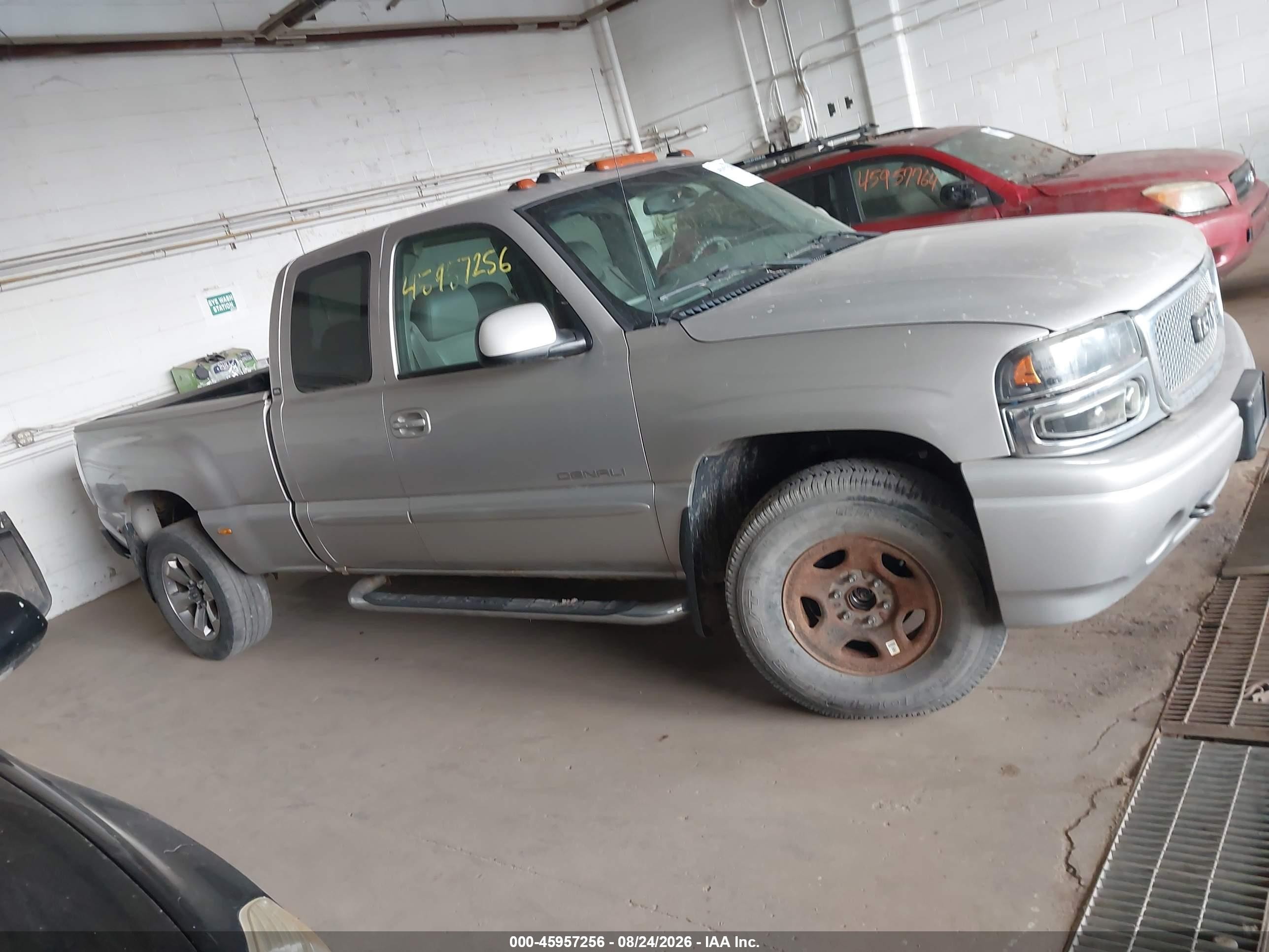 2004 Gmc Sierra 1500 Denali Серебряный vin: 2GTFK69UX41157588