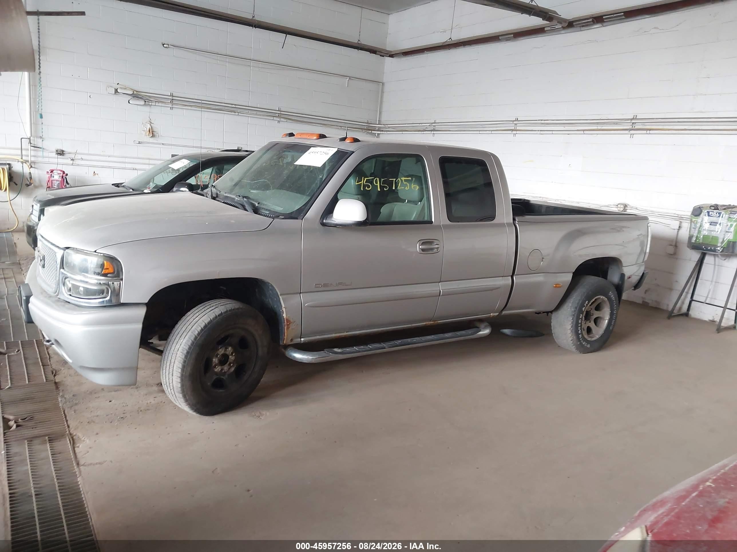 2004 Gmc Sierra 1500 Denali Серебряный vin: 2GTFK69UX41157588
