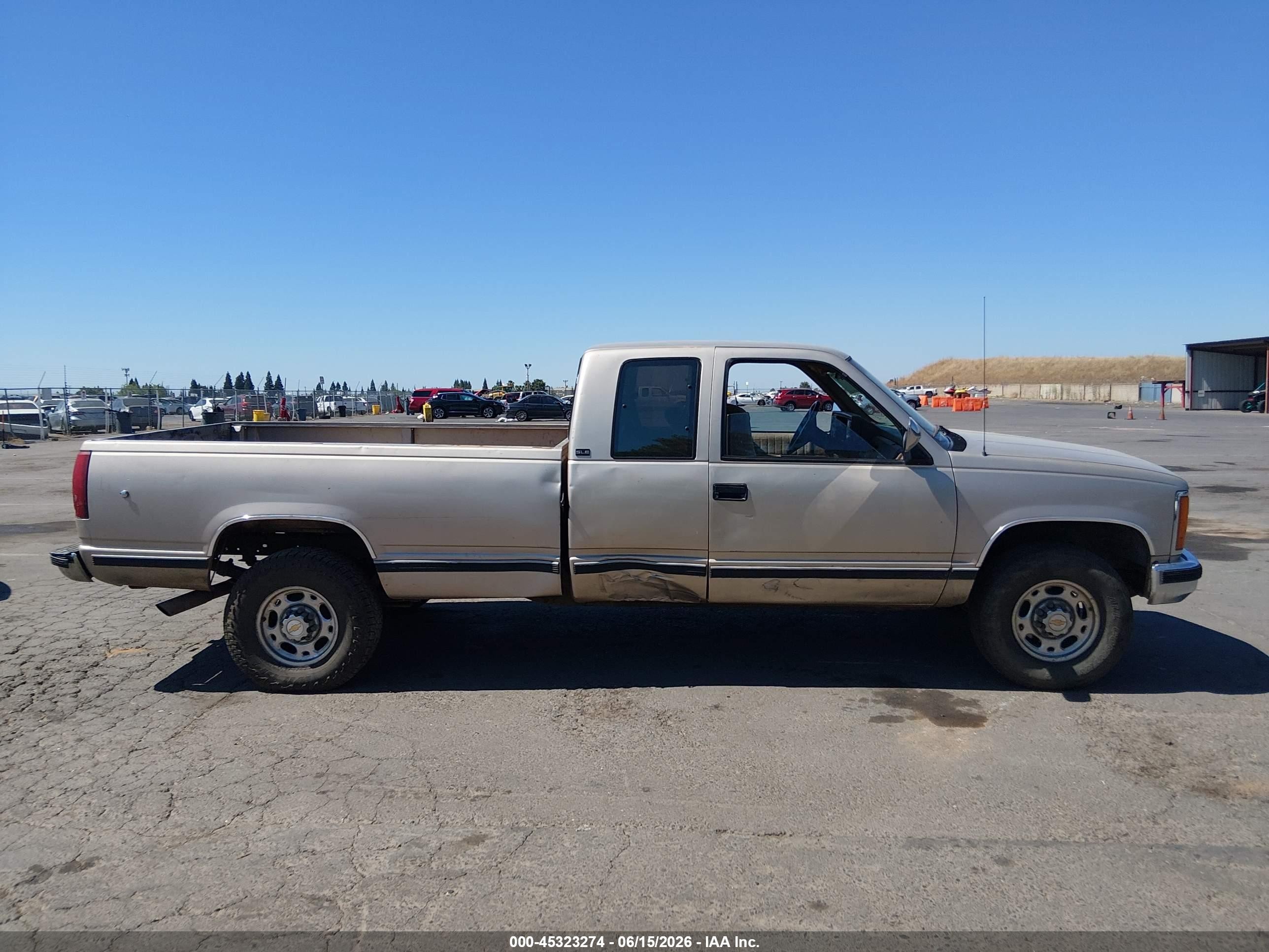 1992 Gmc Sierra C2500 Gold vin: 2GTGC29K9N1548810