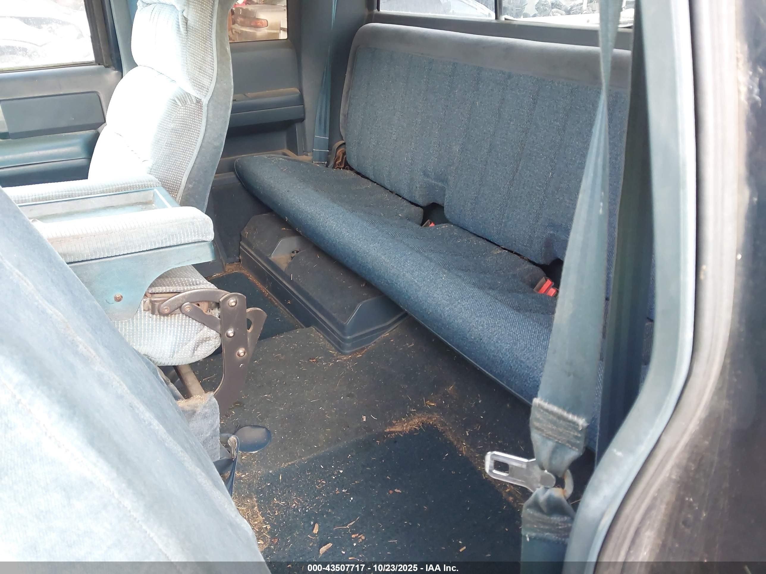 1989 Gmc Sierra K2500 Blue vin: 2GTGK29K8K1523377