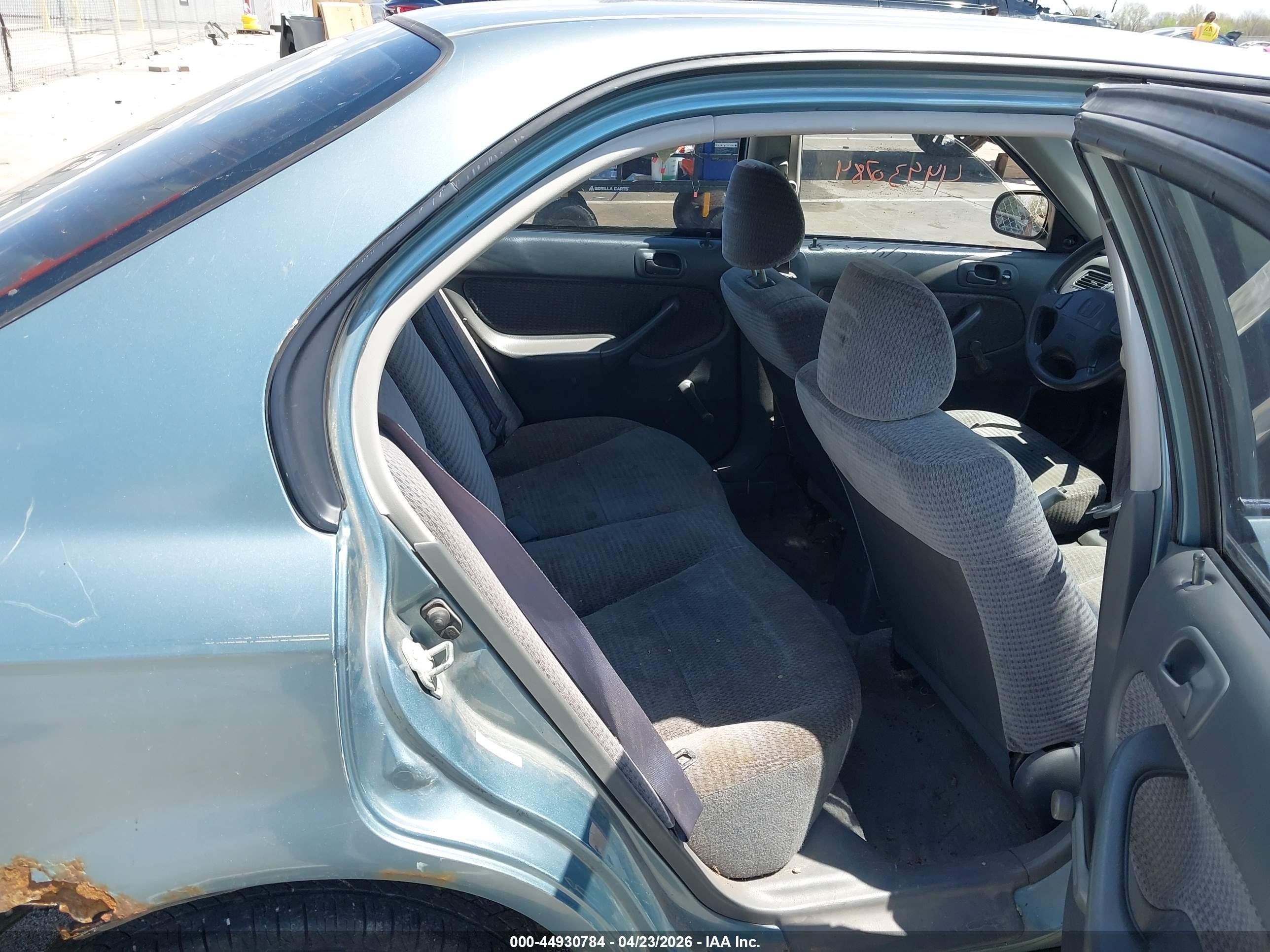 2000 Honda Civic Value Package Blue vin: 2HGEJ6611YH593608