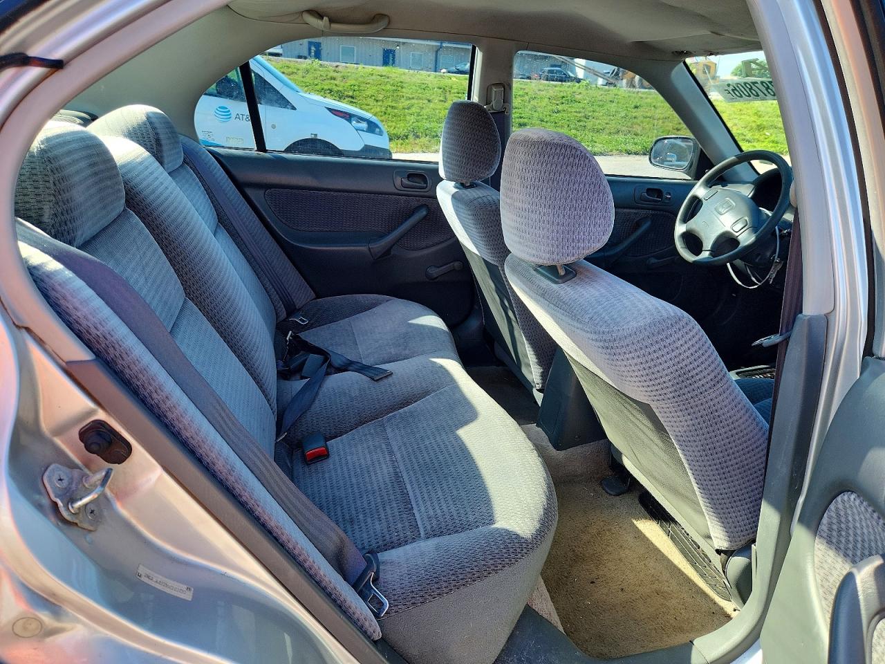 2000 Honda Civic Base Серебряный vin: 2HGEJ6612YH590930