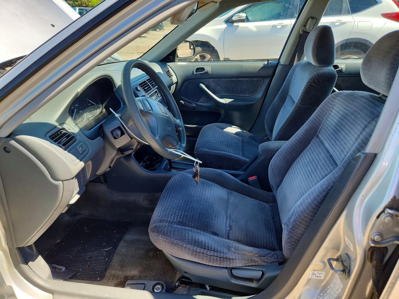 1999 Honda Civic Base Silver vin: 2HGEJ6616XH586796