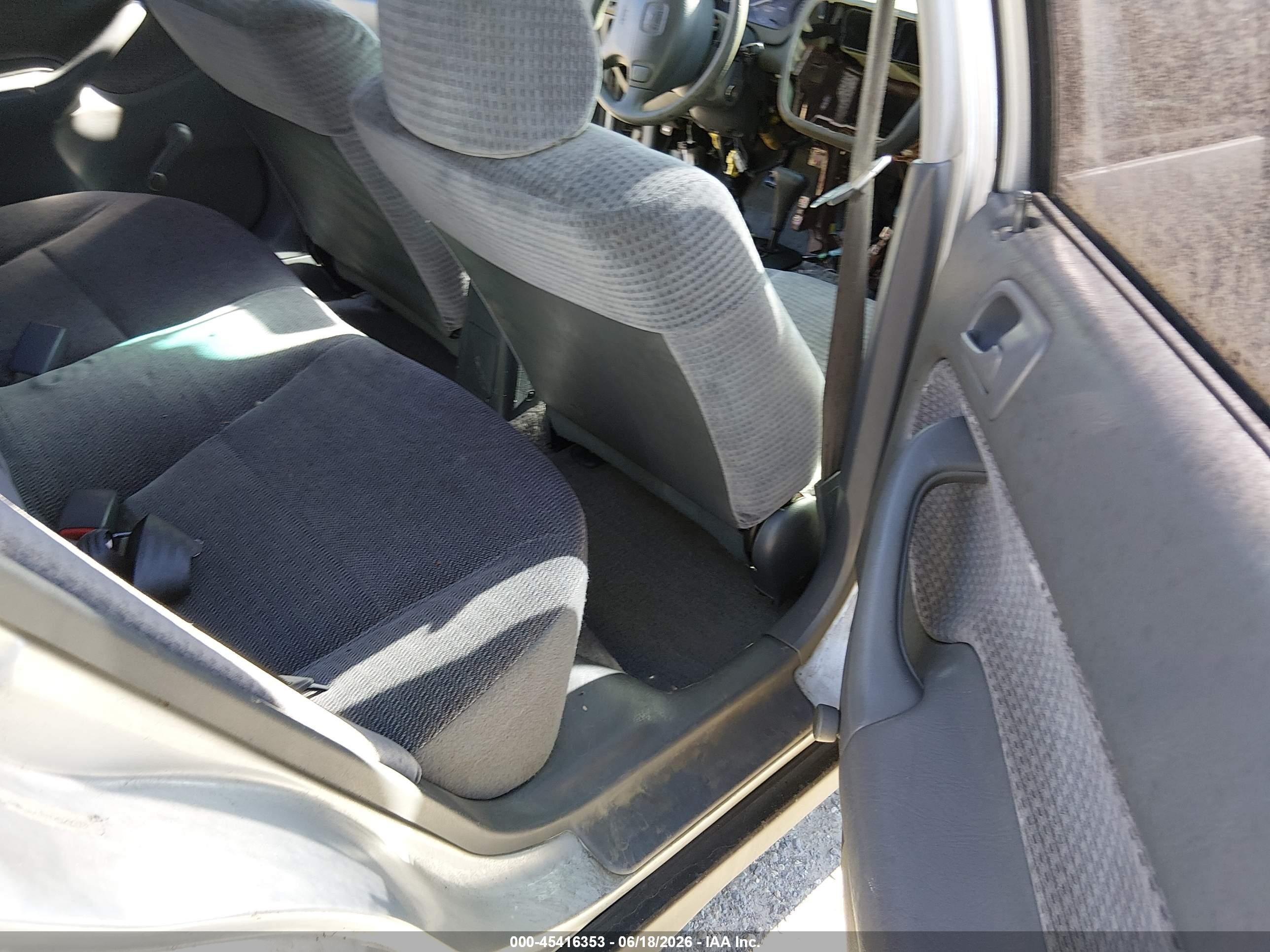 2000 Honda Civic Value Package Gray vin: 2HGEJ6619YH529378
