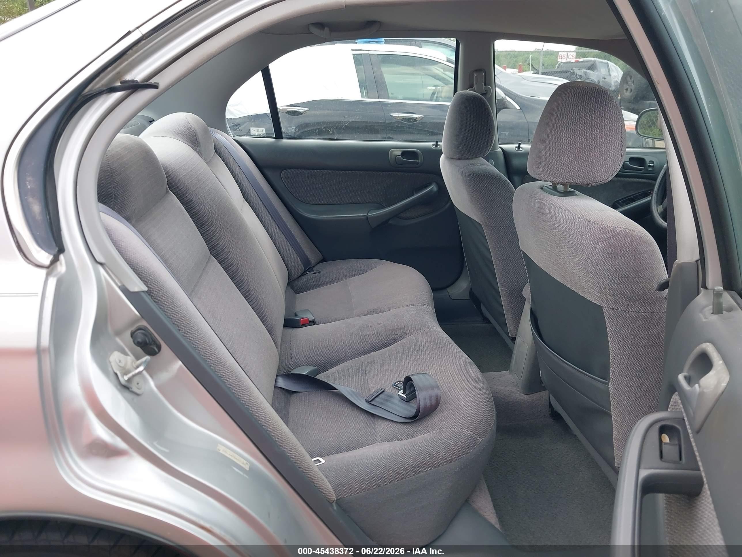 1998 Honda Civic Lx Silver vin: 2HGEJ6672WH571280