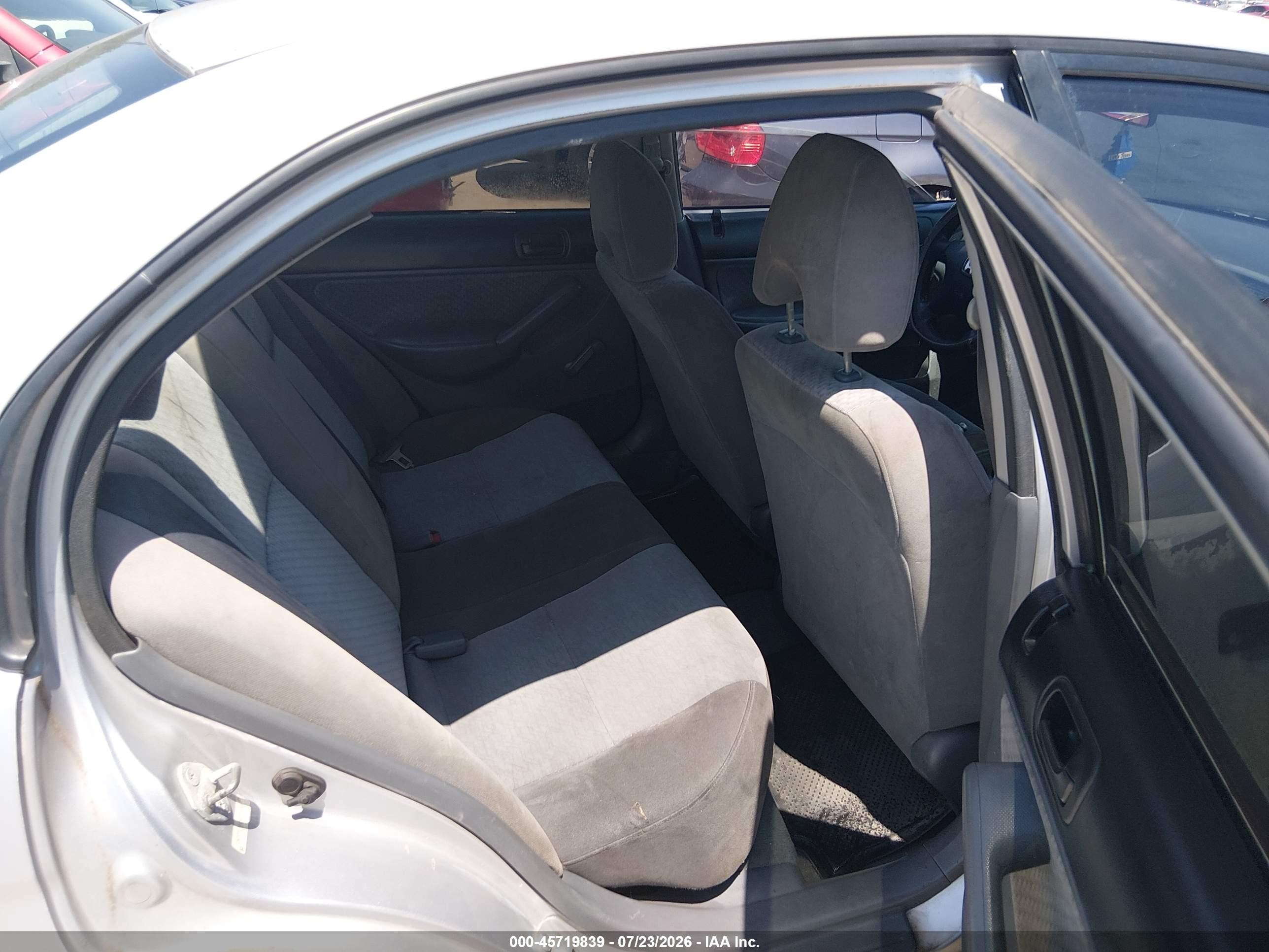 2005 Honda Civic Dx Silver vin: 2HGES15145H501484