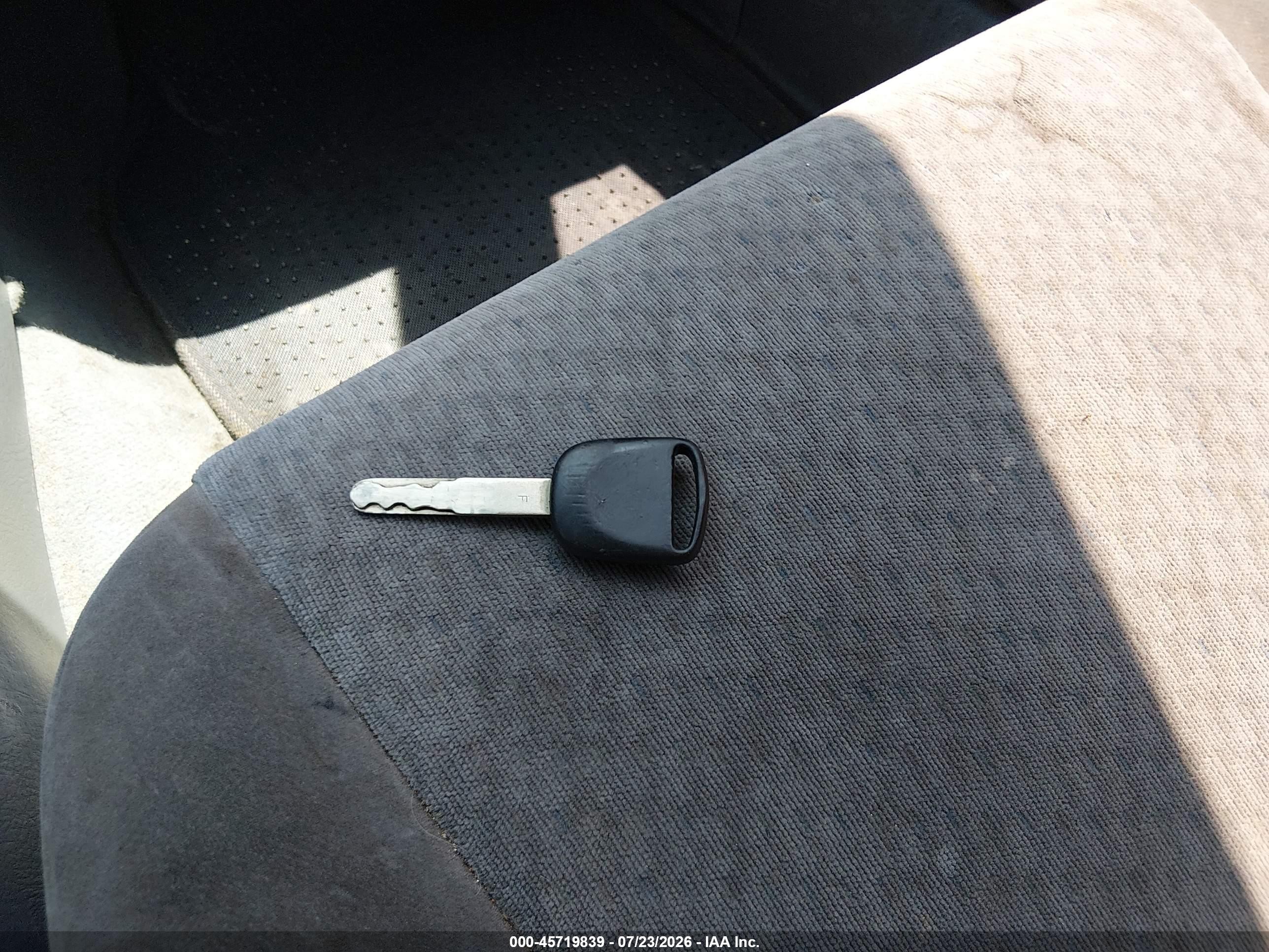 2005 Honda Civic Dx Silver vin: 2HGES15145H501484