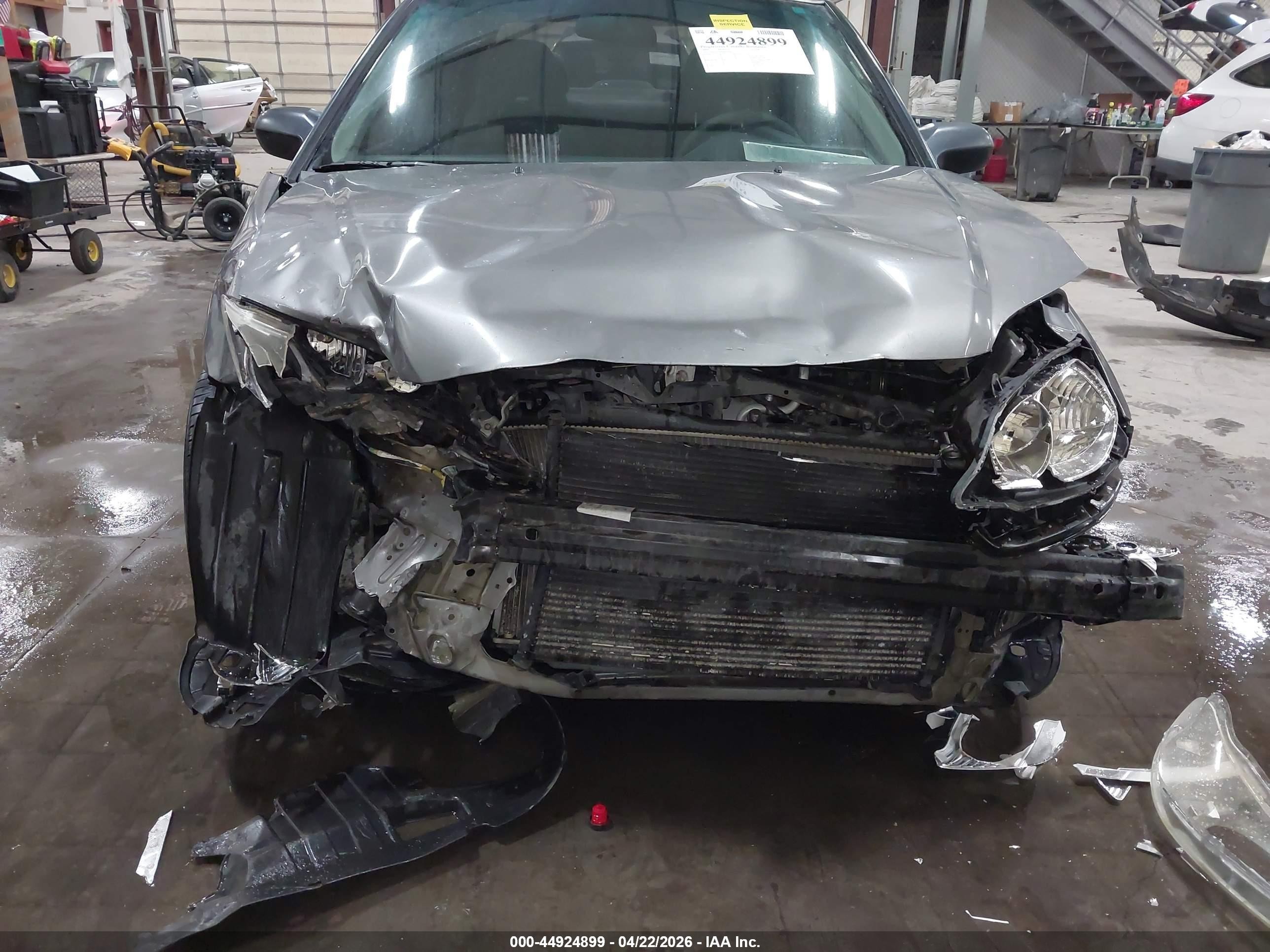 2004 Honda Civic Lx Серый vin: 2HGES15584H642382