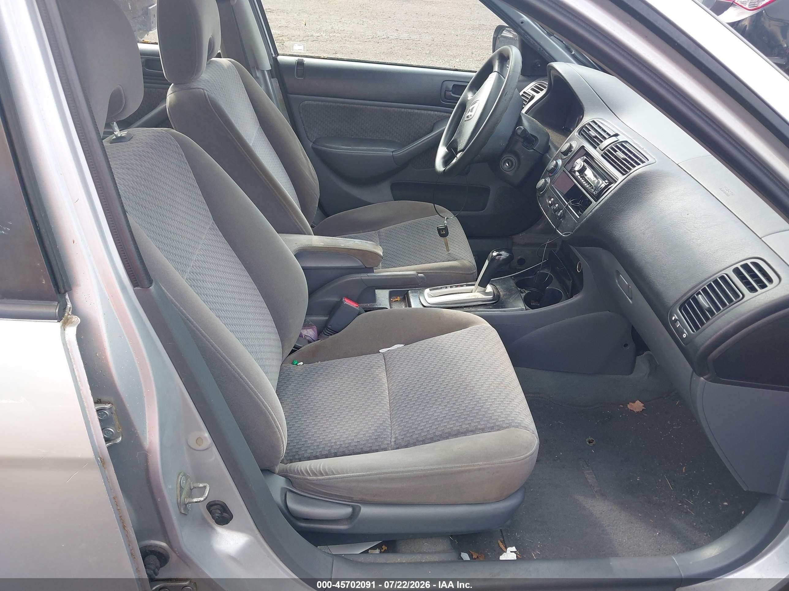 2004 Honda Civic Vp Silver vin: 2HGES16384H600825