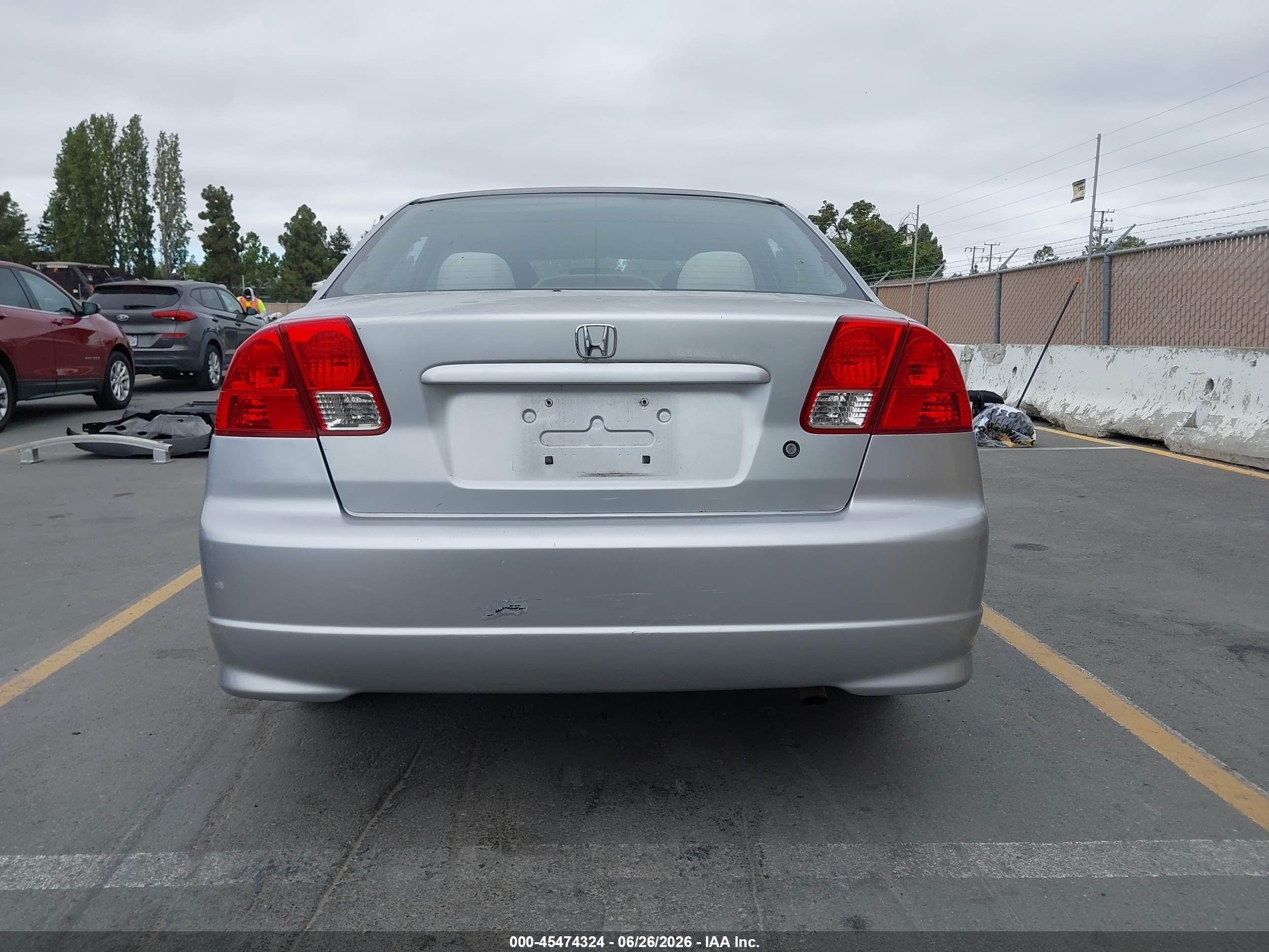 2005 Honda Civic Vp Серебряный vin: 2HGES16385H588645