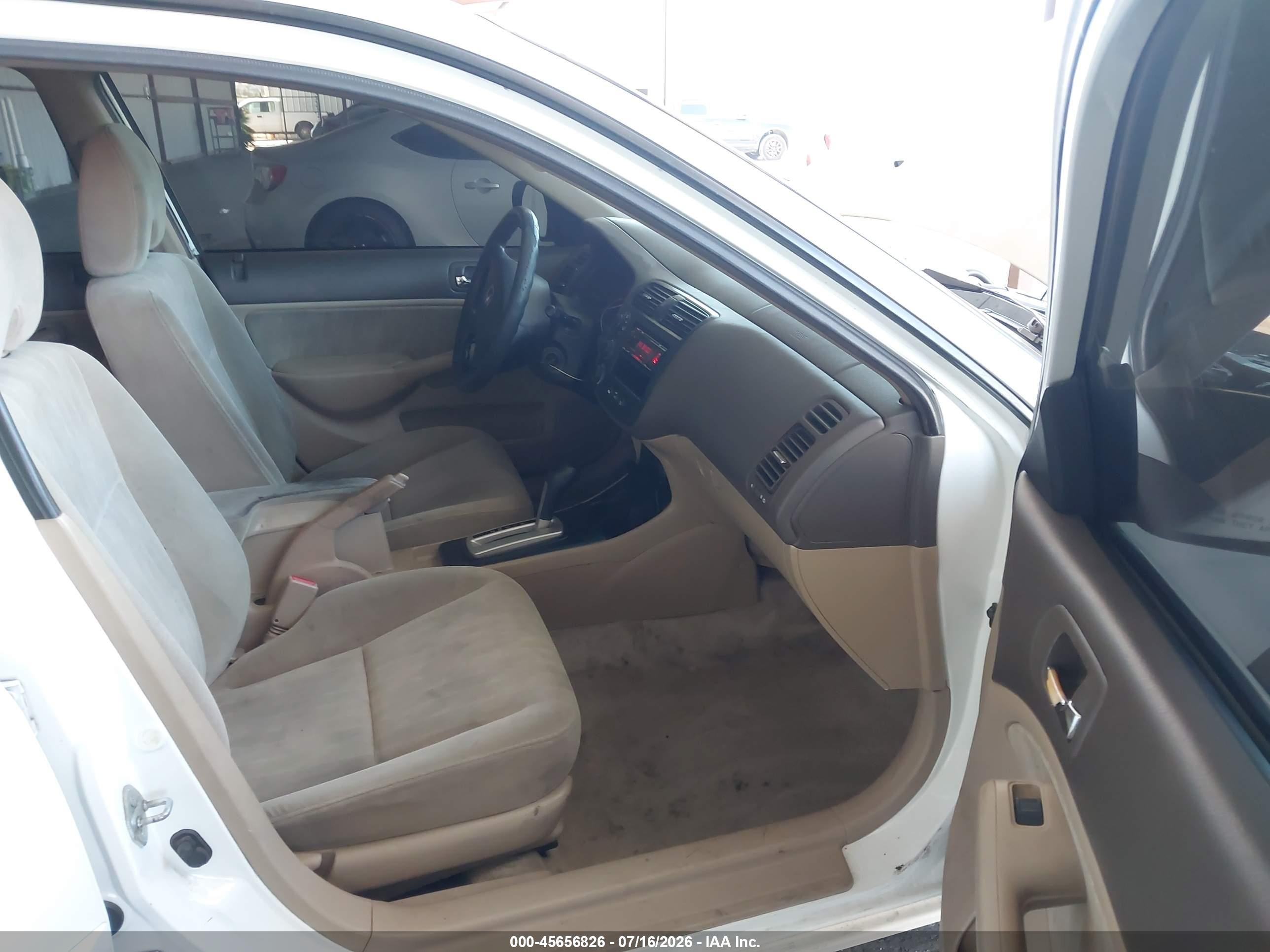 2004 Honda Civic Lx White vin: 2HGES16504H594181