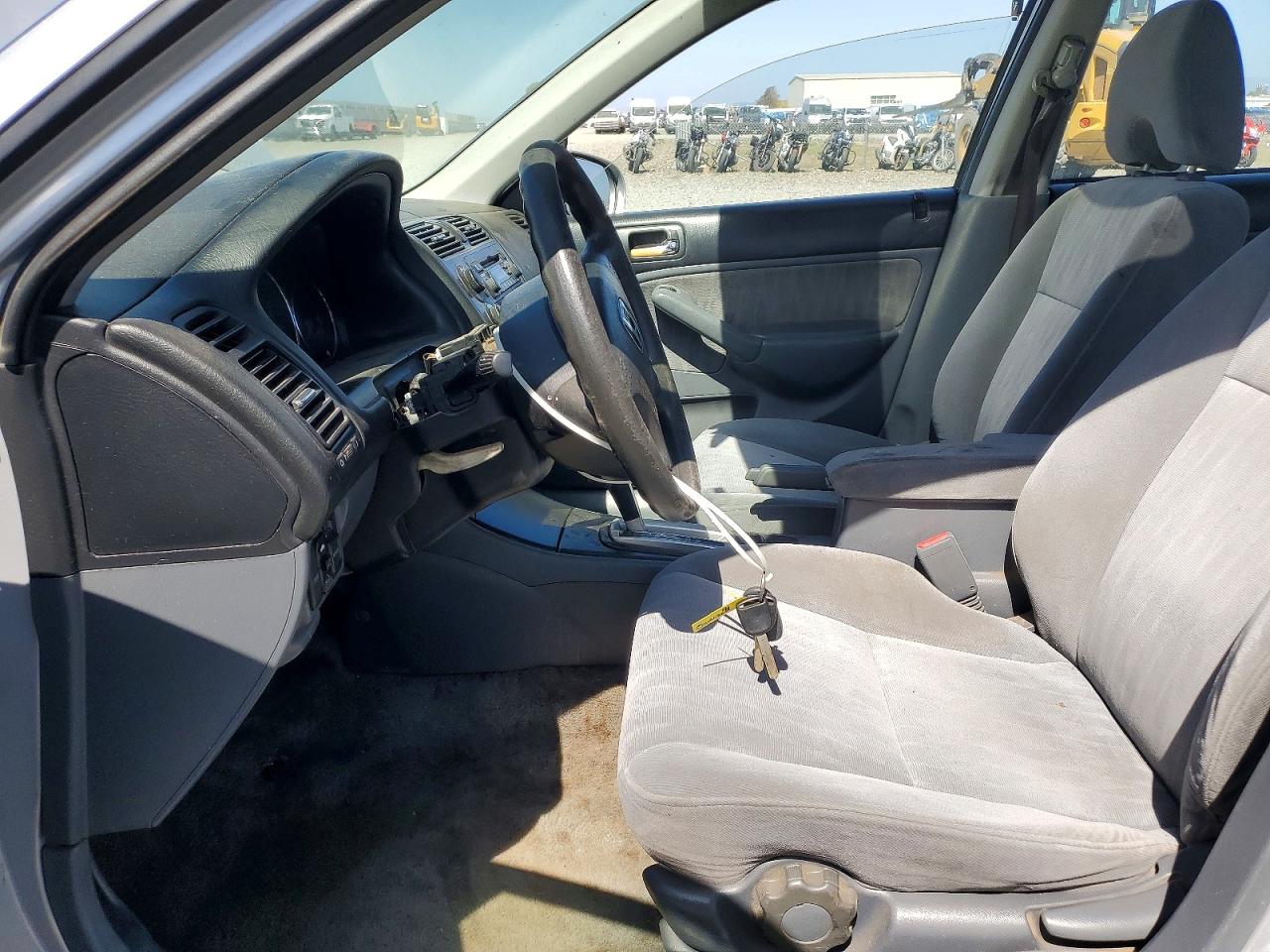 2004 Hond Civic Silver vin: 2HGES26744H561207