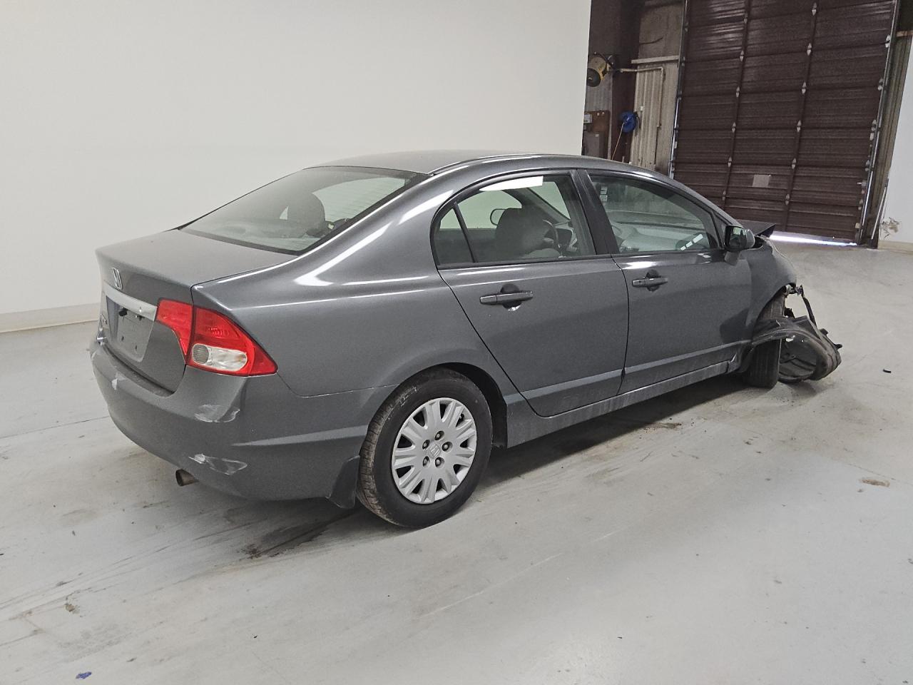 2009 Honda Civic Vp Gray vin: 2HGFA16329H523559 Damage: Right Front Fender, Severe Damage, Replacement Required
