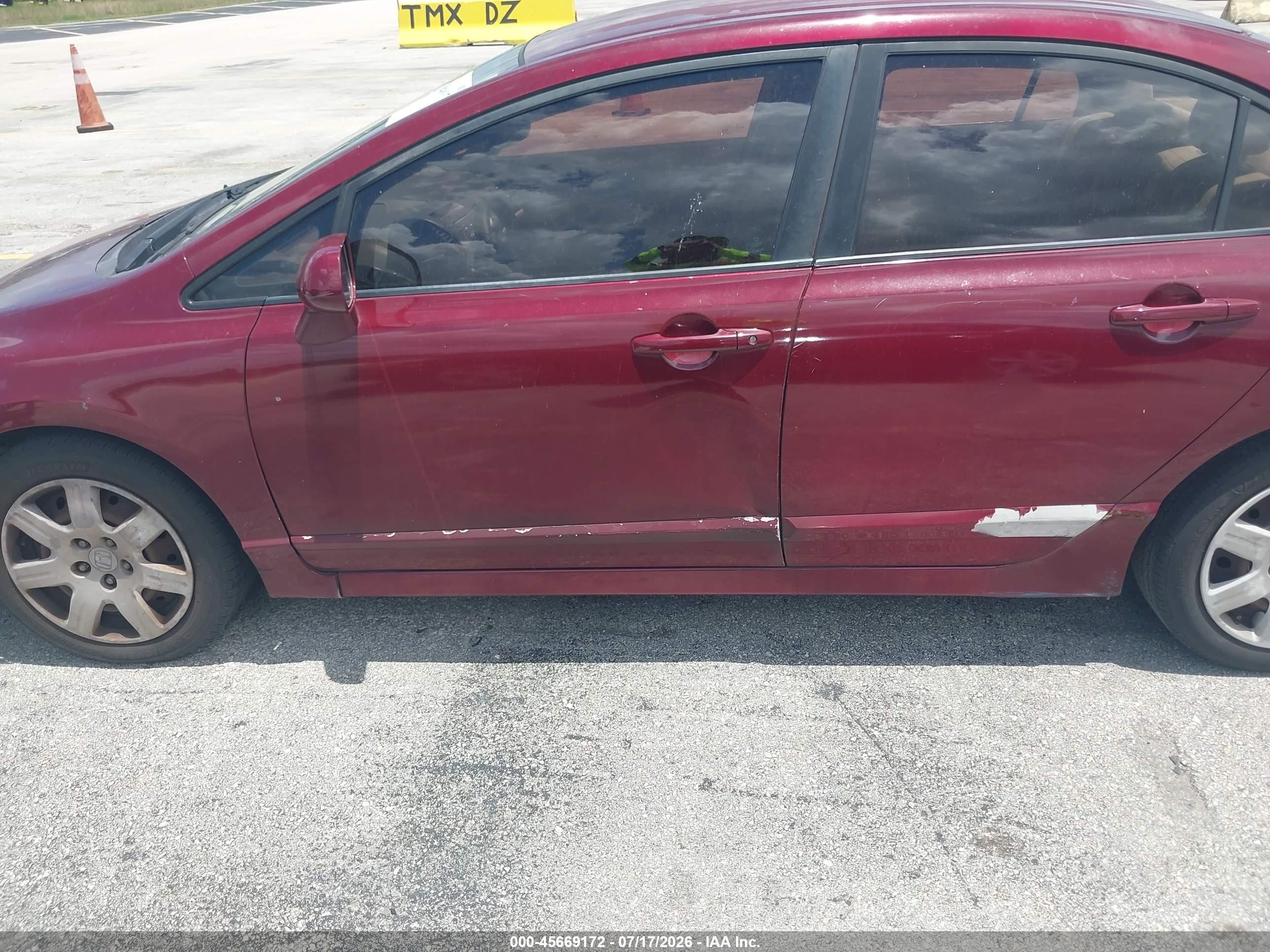 2009 Honda Civic Lx Maroon vin: 2HGFA16579H502403