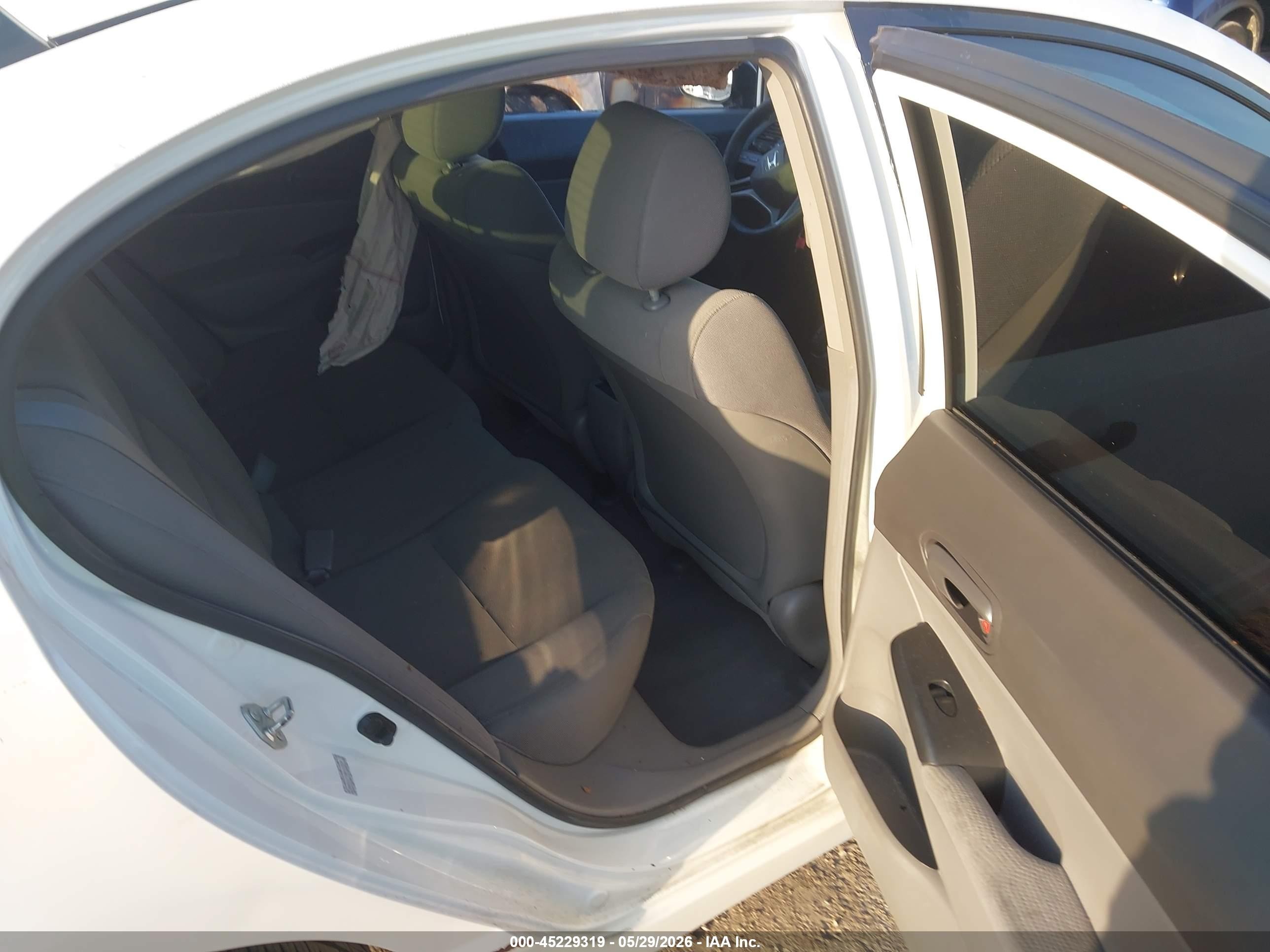 2010 Honda Civic Vp White vin: 2HGFA1F30AH508059