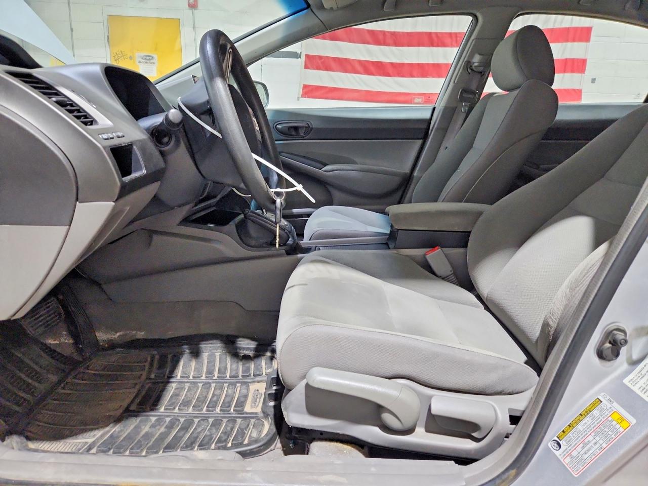 2010 Honda Civic Dx-g Silver vin: 2HGFA1F41AH021168