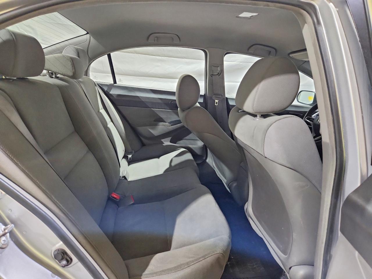 2010 Honda Civic Dx-g Silver vin: 2HGFA1F41AH021168